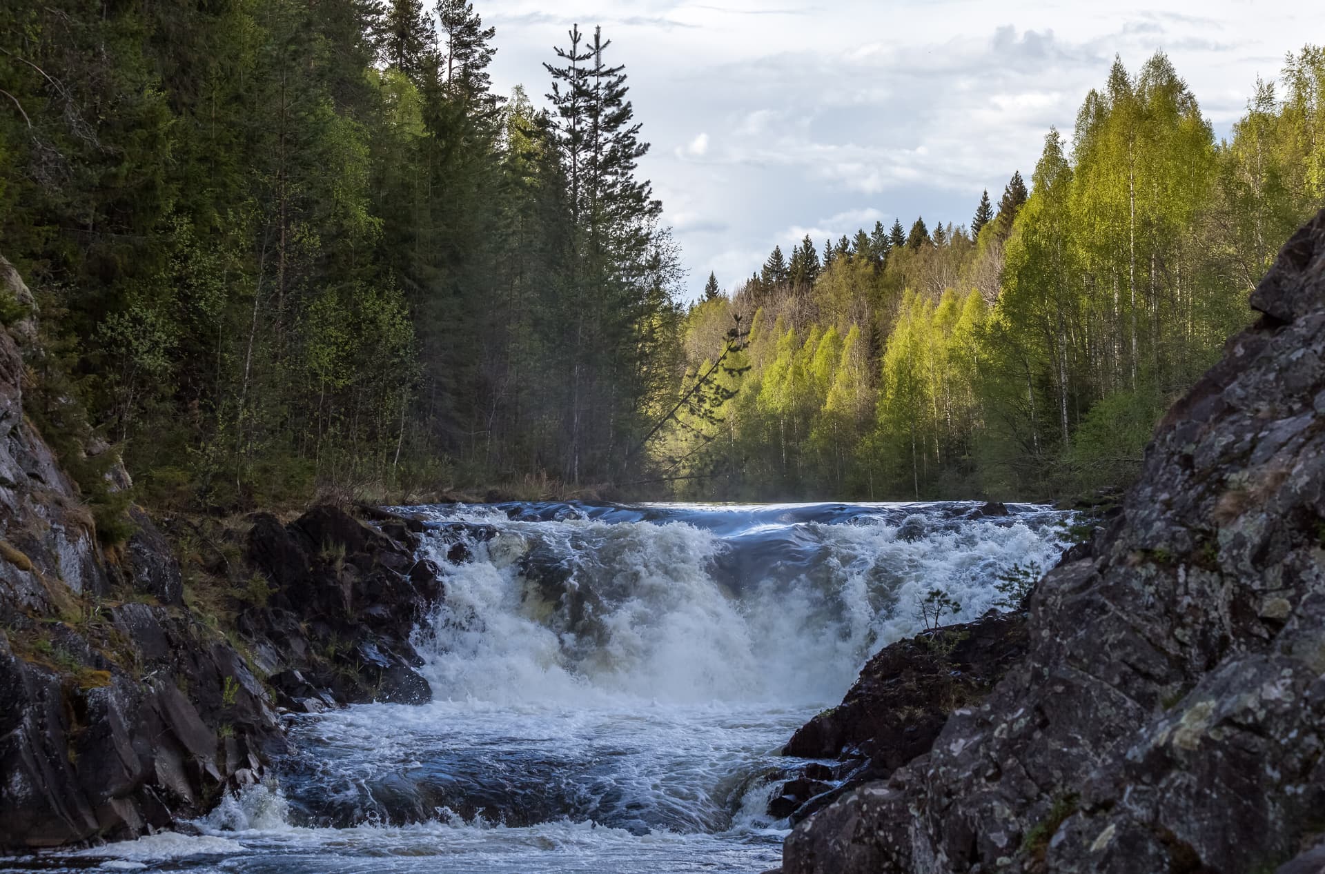 Сухие водопады и тивдийские мраморные ломки — из Петрозаводска