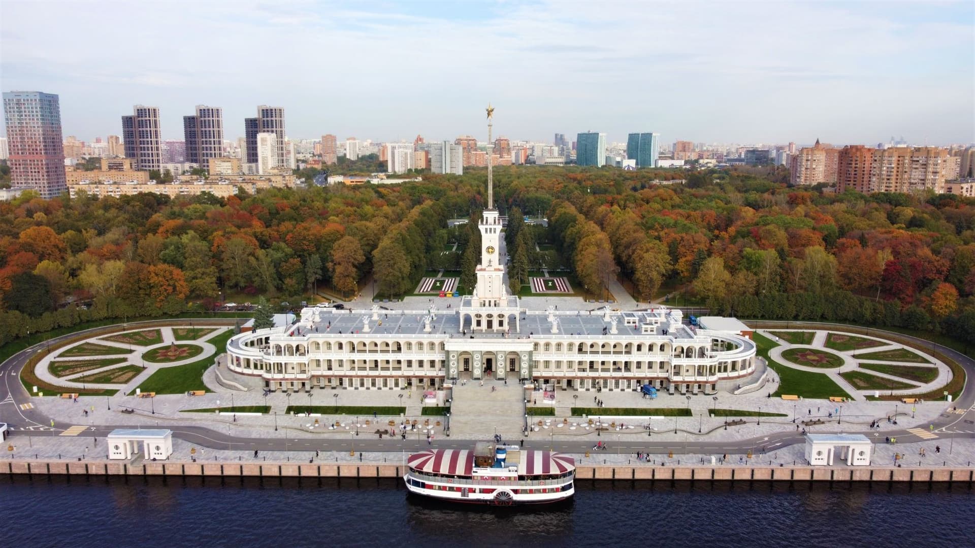 Прогулка на колёсном теплоходе по Химкинскому водохранилищу