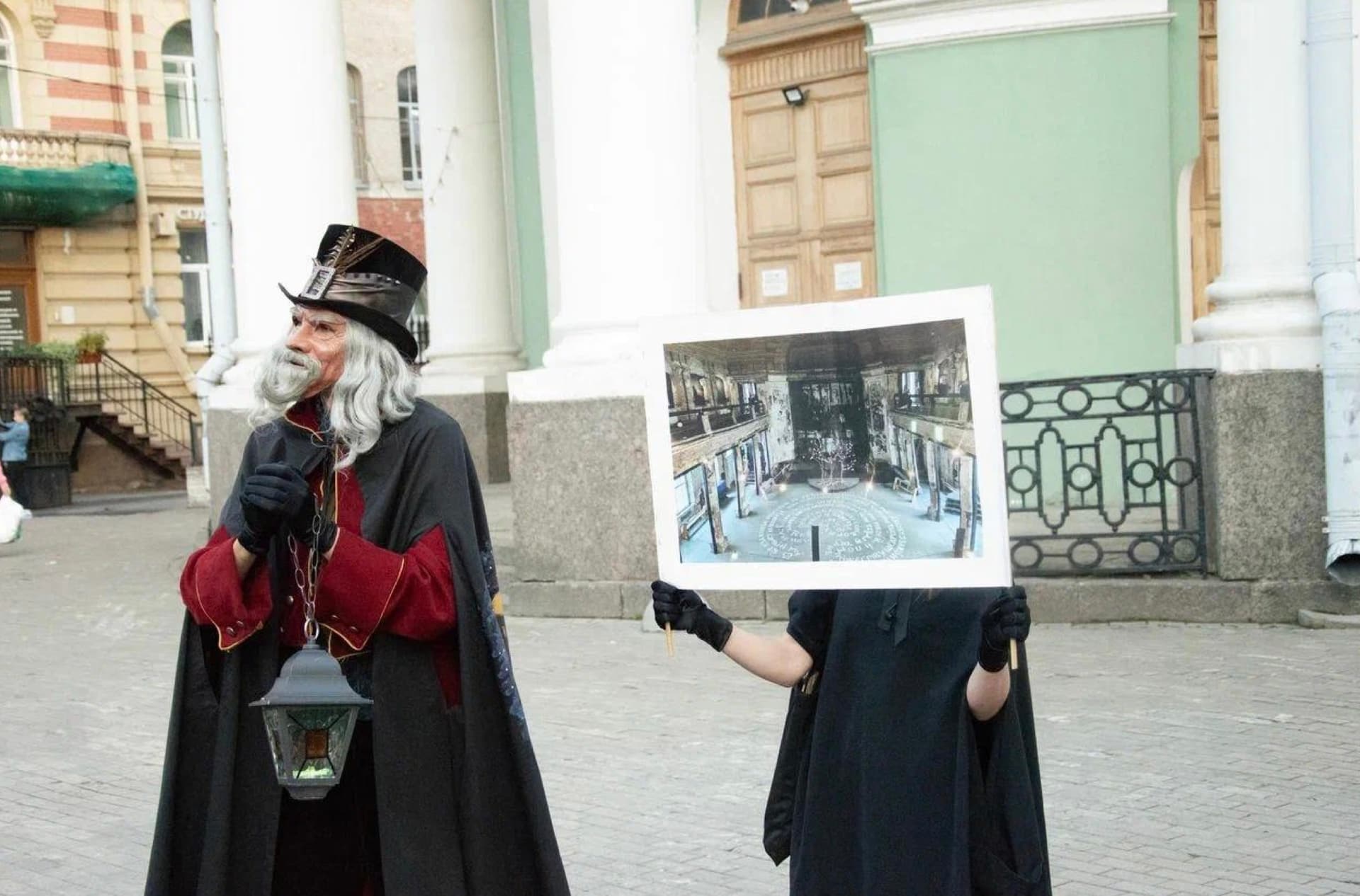 Спектакль-променад «Хранители города» с Фонарщиком Фаролеро