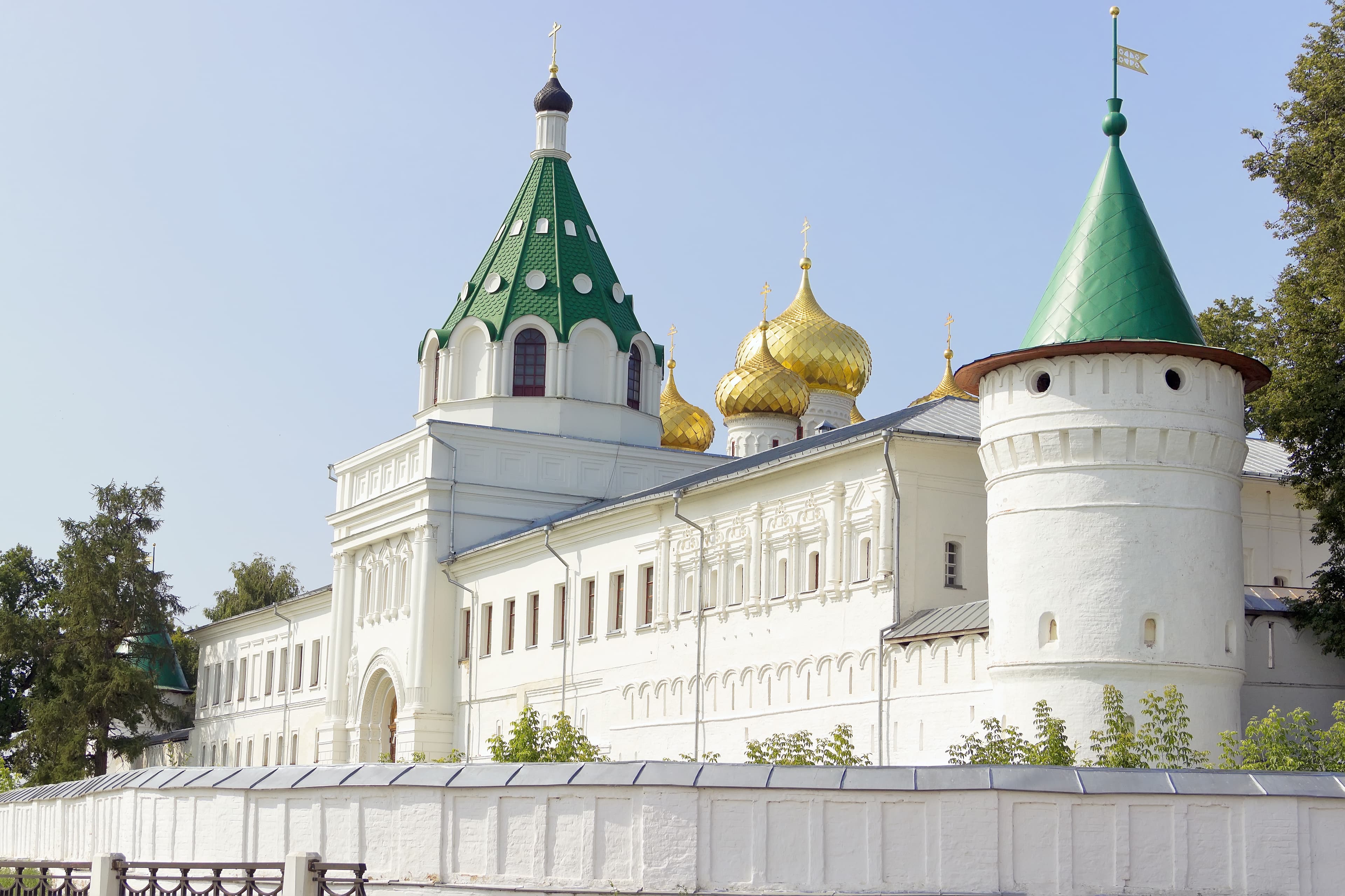 Ипатьевский монастырь в Костроме: от основания до наших дней