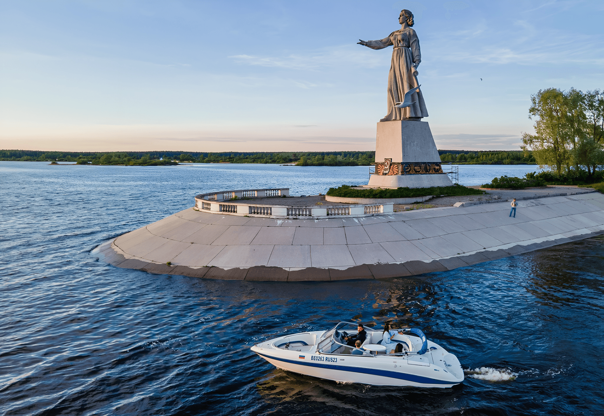 Красоты Рыбинского моря — с борта катера