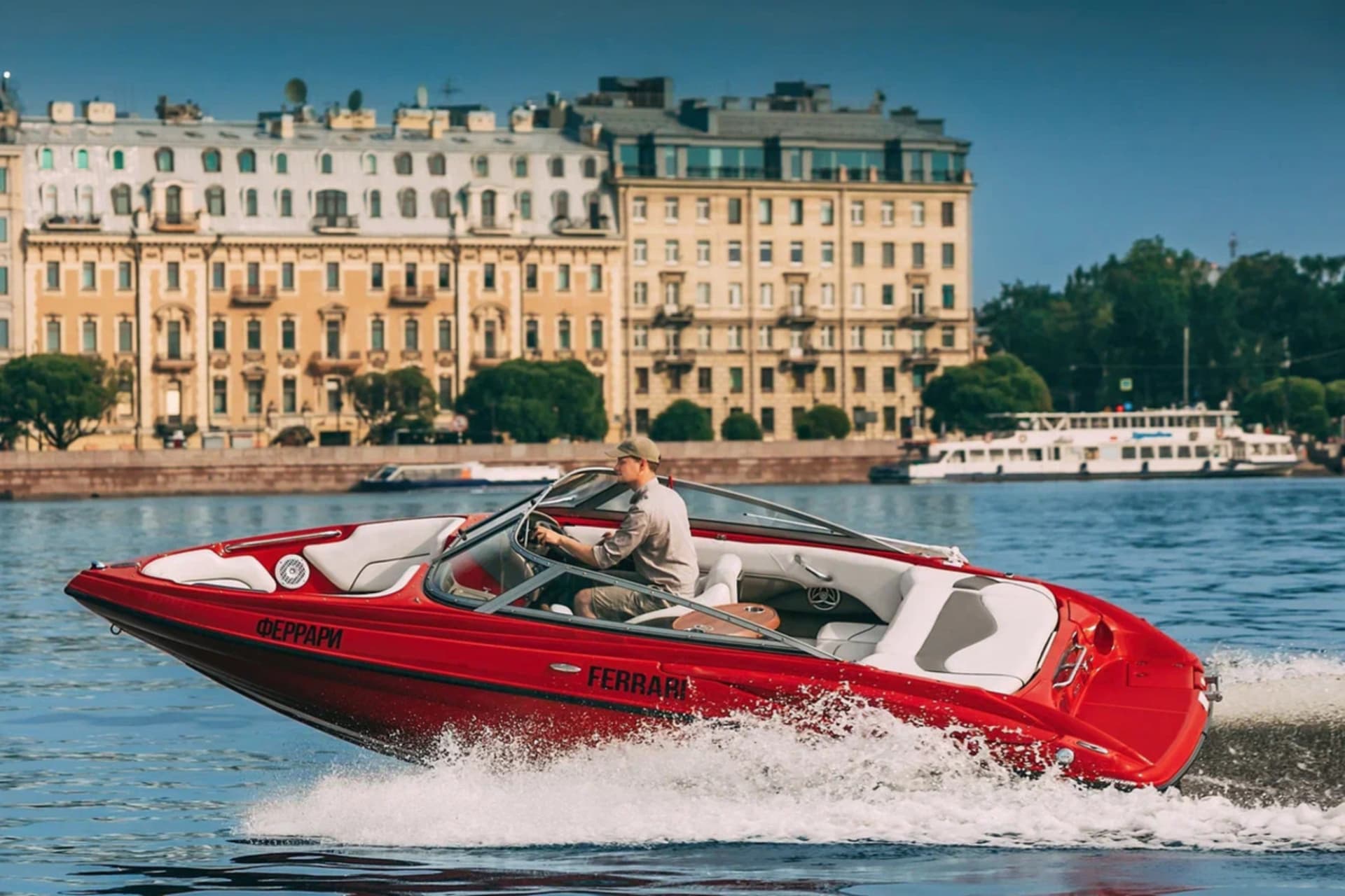 На катере Ferrari — экскурсия по рекам и каналам Петербурга + акватория Невы