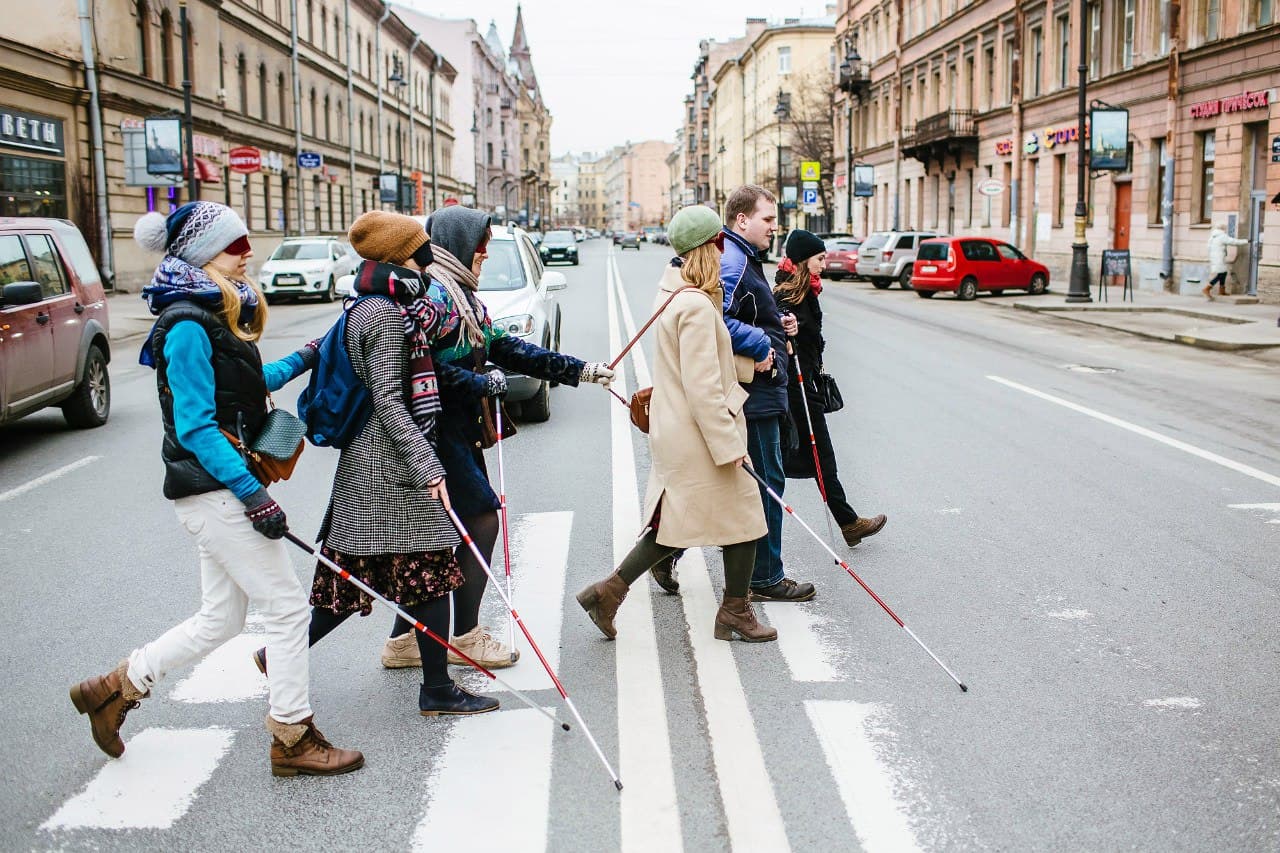 Петербург на ощупь: прогулка с завязанными глазами