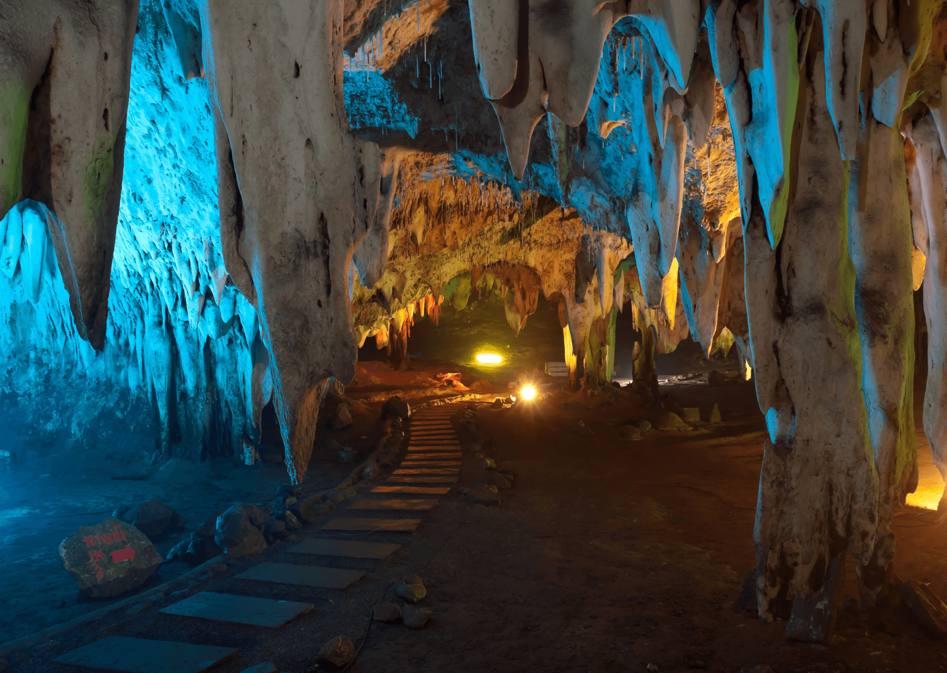 Тайская сказка: водопады, пещеры, альпаки