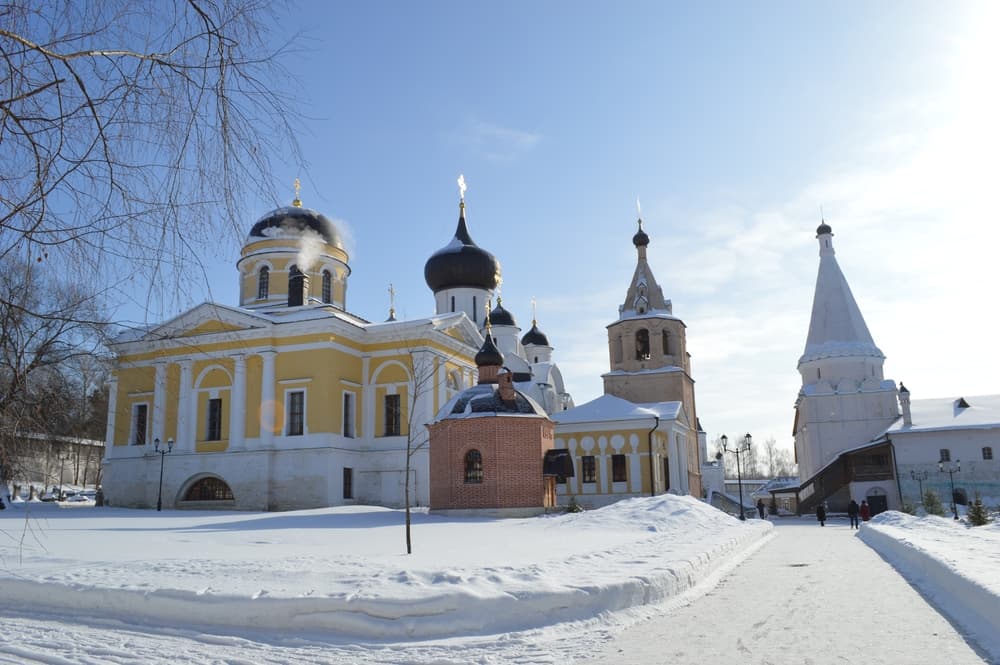 Рождественский бал в Старице: зимние активности, баня и танцы в особняке (из Москвы)