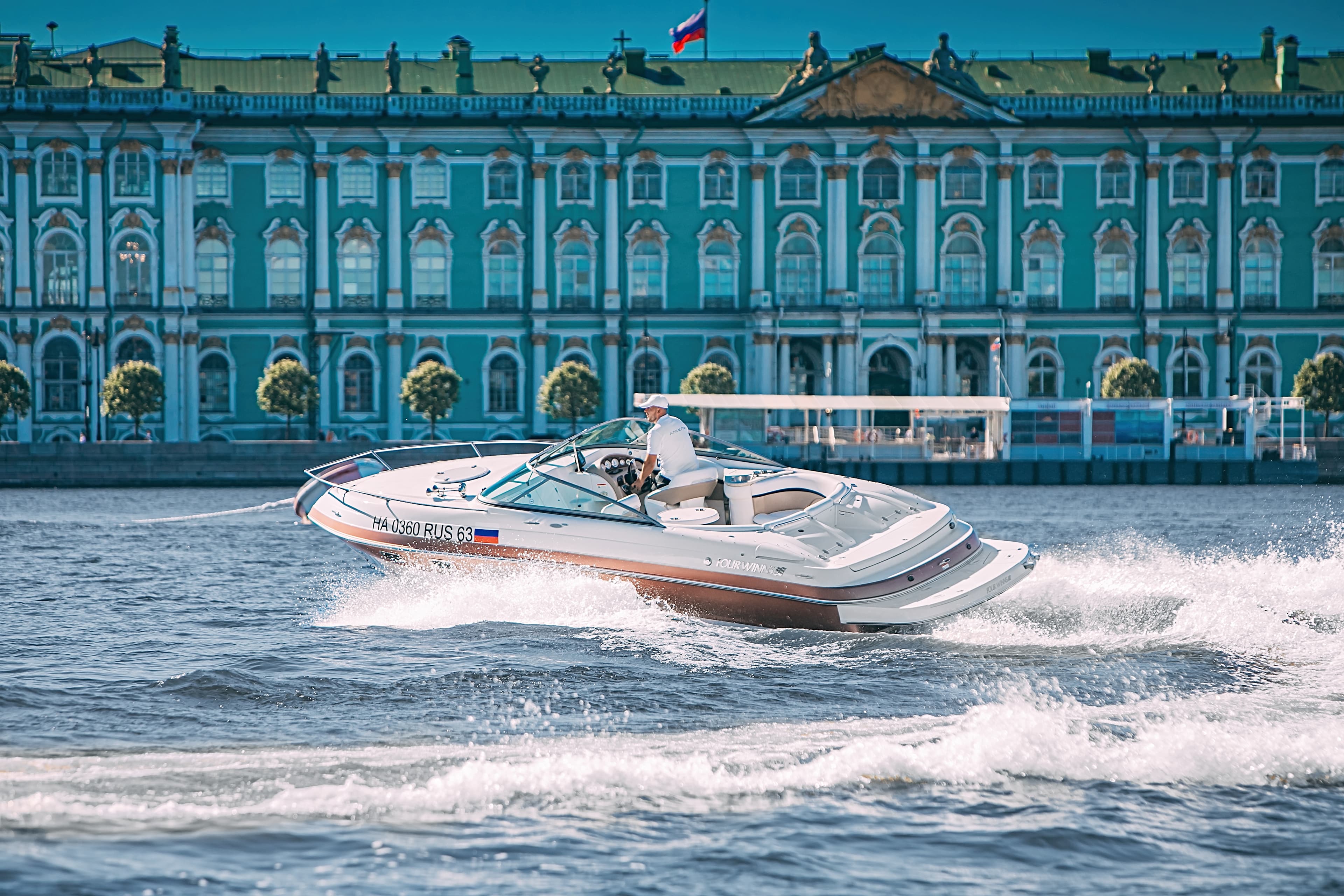 На катере «Апсель» к Большеохтинскому мосту