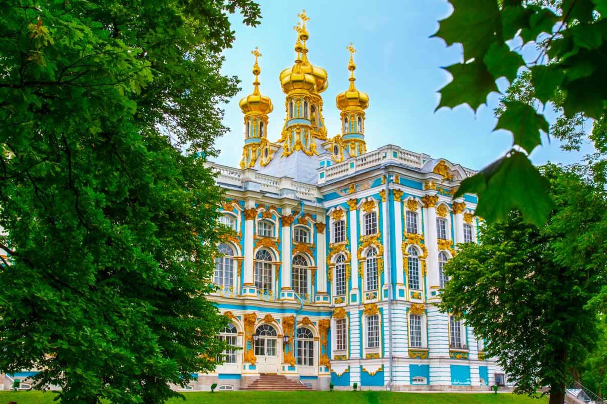 Из Петербурга в Пушкин — в Екатерининский и Александровский дворцы
