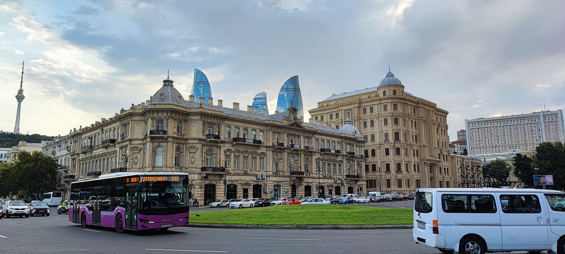 По центру Баку и вдоль трассы Формулы-1