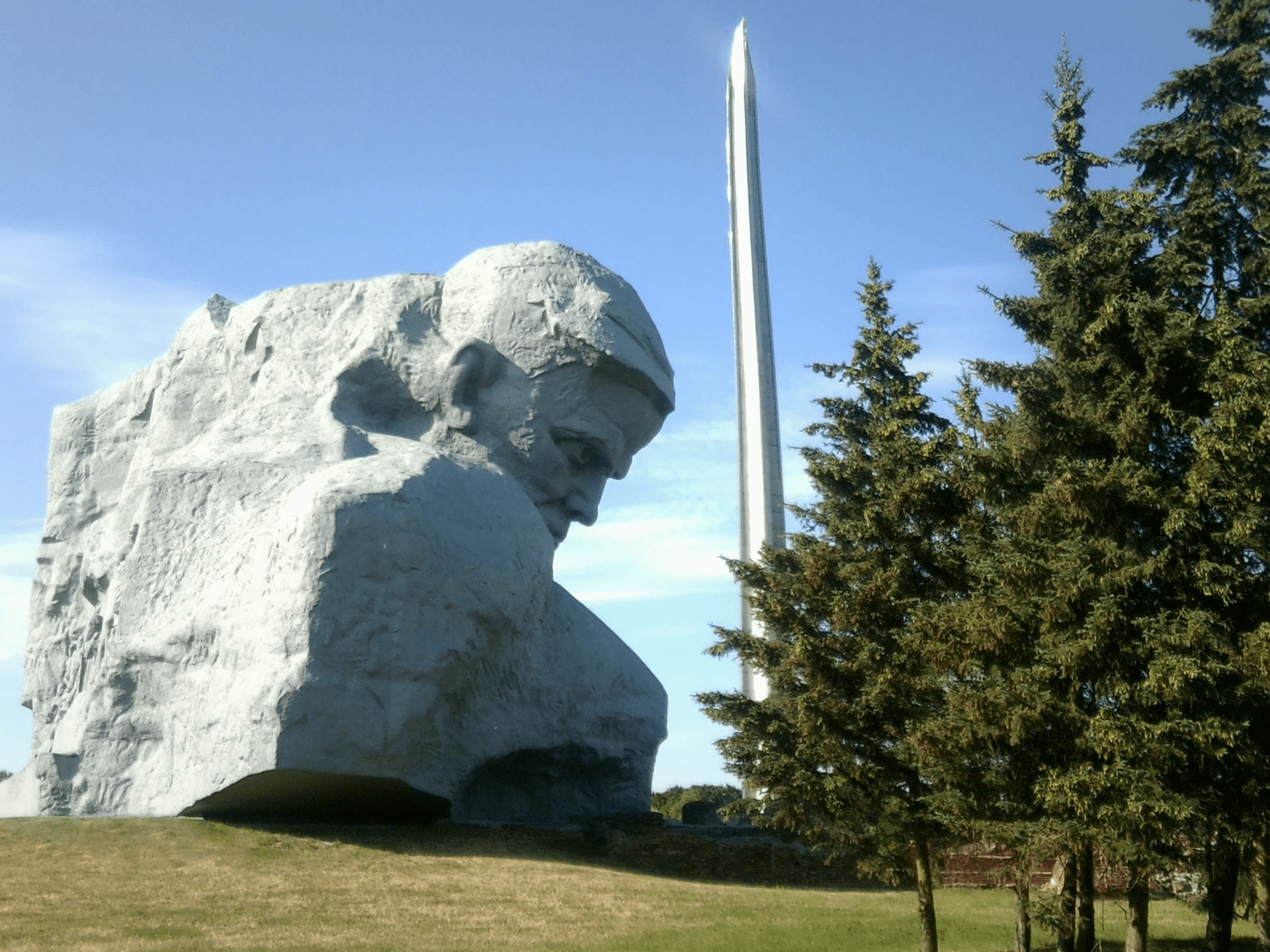 По главным местам Брестской крепости — в сборной группе