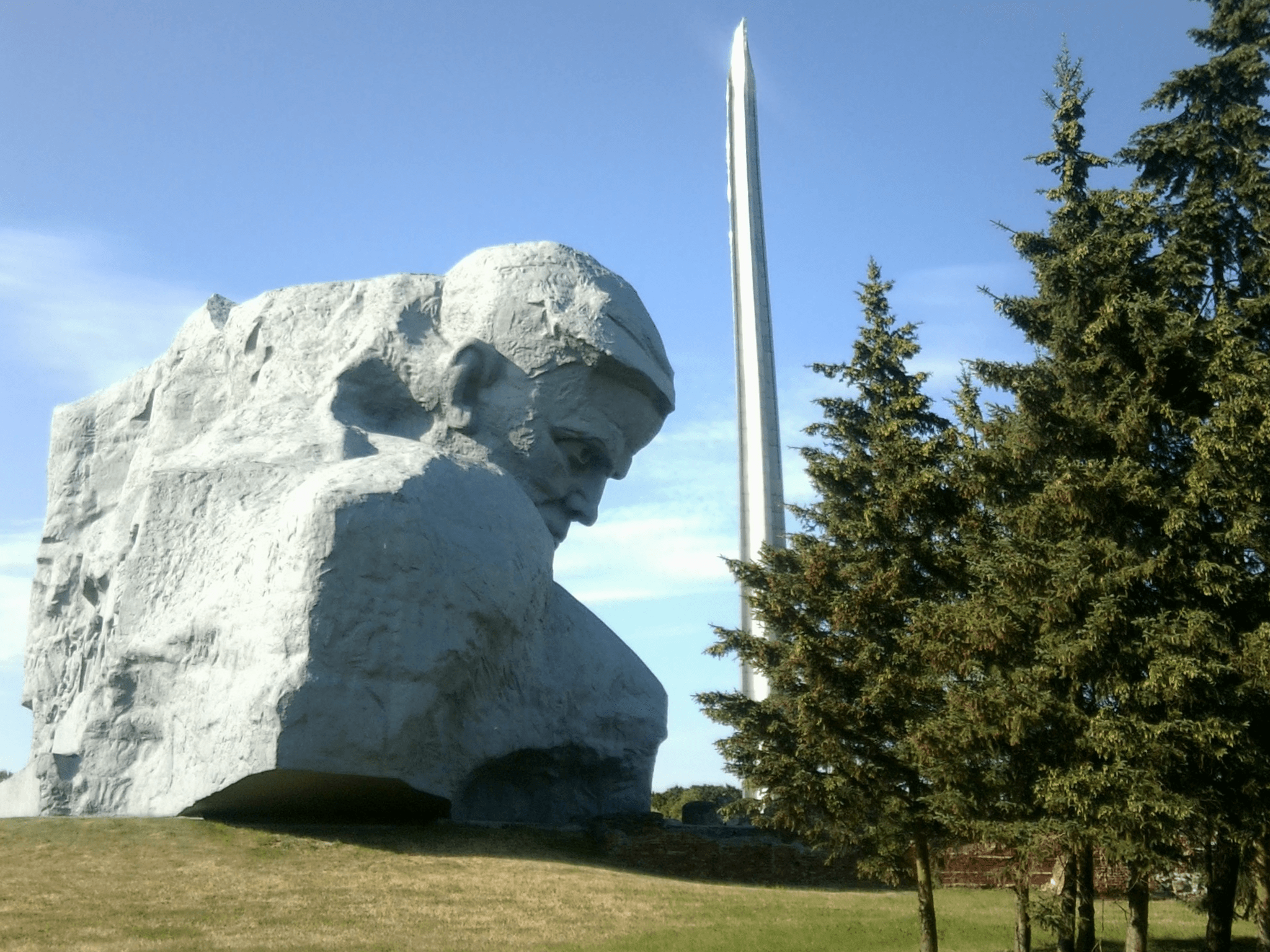 По главным местам Брестской крепости — в сборной группе