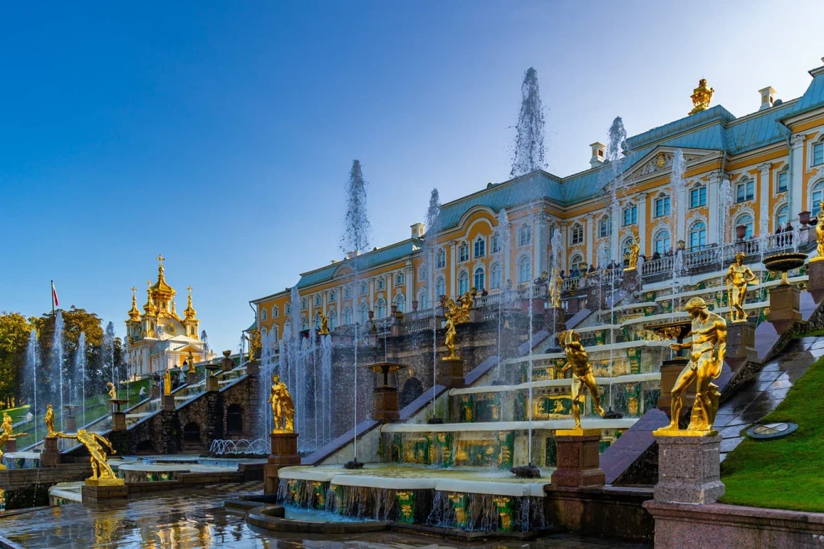 Из Санкт-Петербурга в Петергоф и Кронштадт: 2 города за 1 день