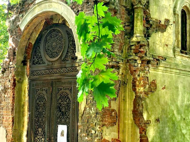 Введенское кладбище: готика, эклектика и мистика