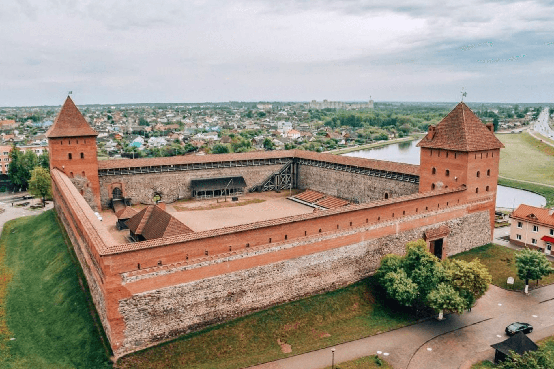 Лидский замок, костёл в Старых Василишках, церковь-крепость в Мурованке и Лидский бровар