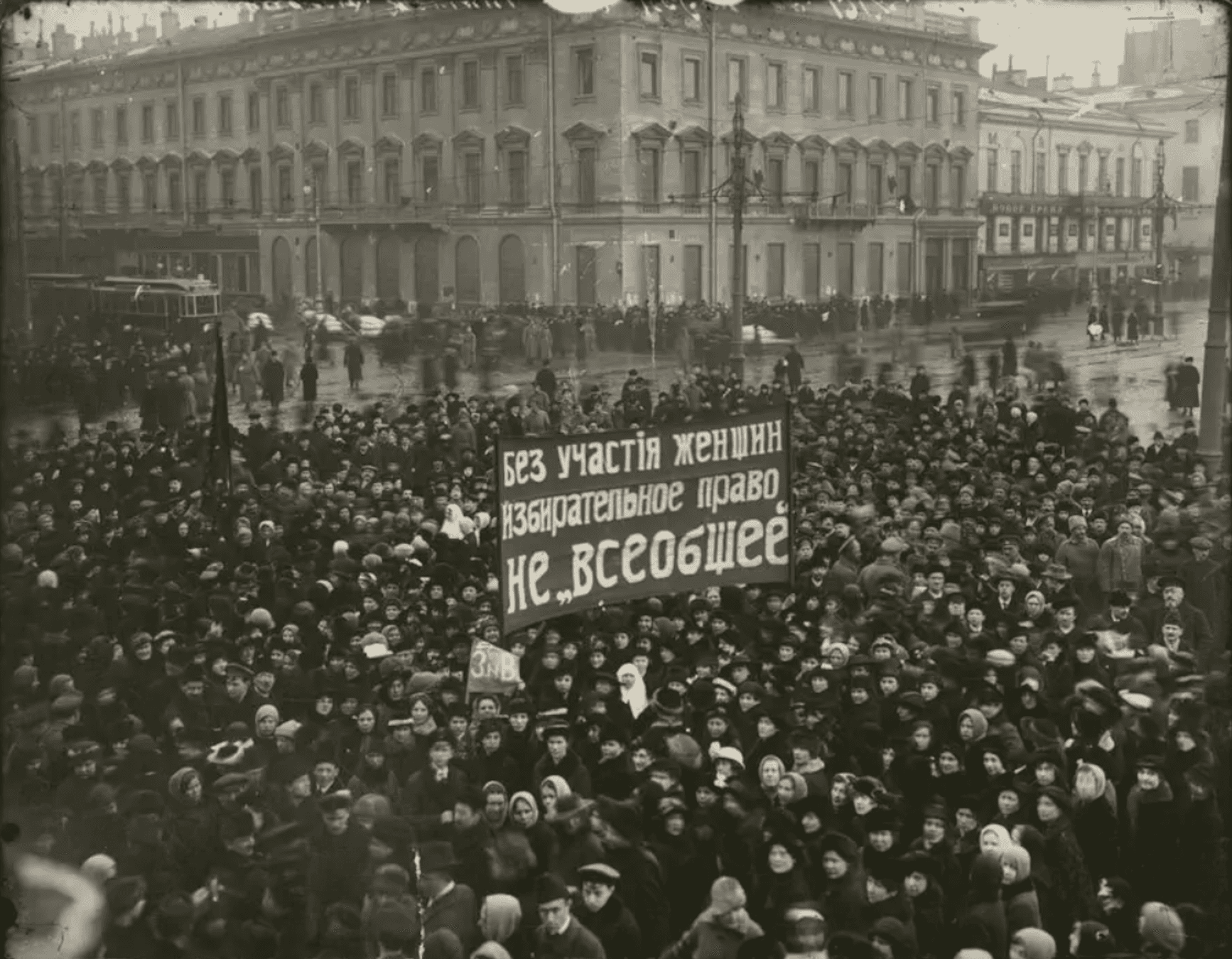 Невский проспект в дни революции
