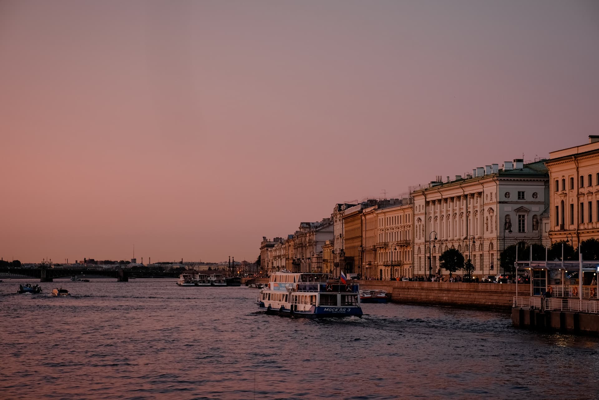 «Имперский Петербург»: прогулка на теплоходе по Неве