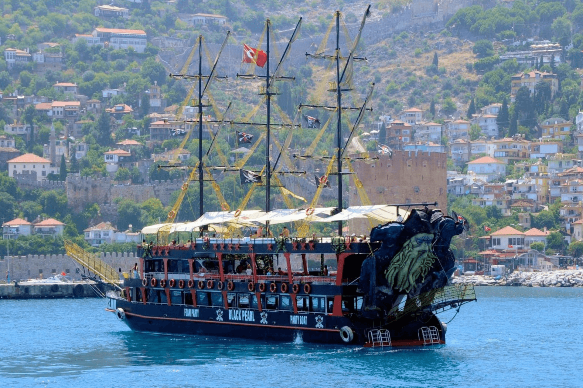 Морская прогулка с пенной вечеринкой в Кемере