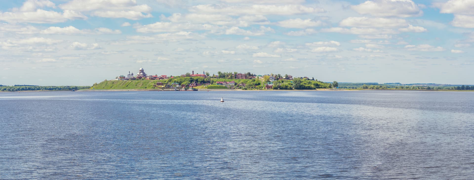 Прогулка на парусной яхте по Волге