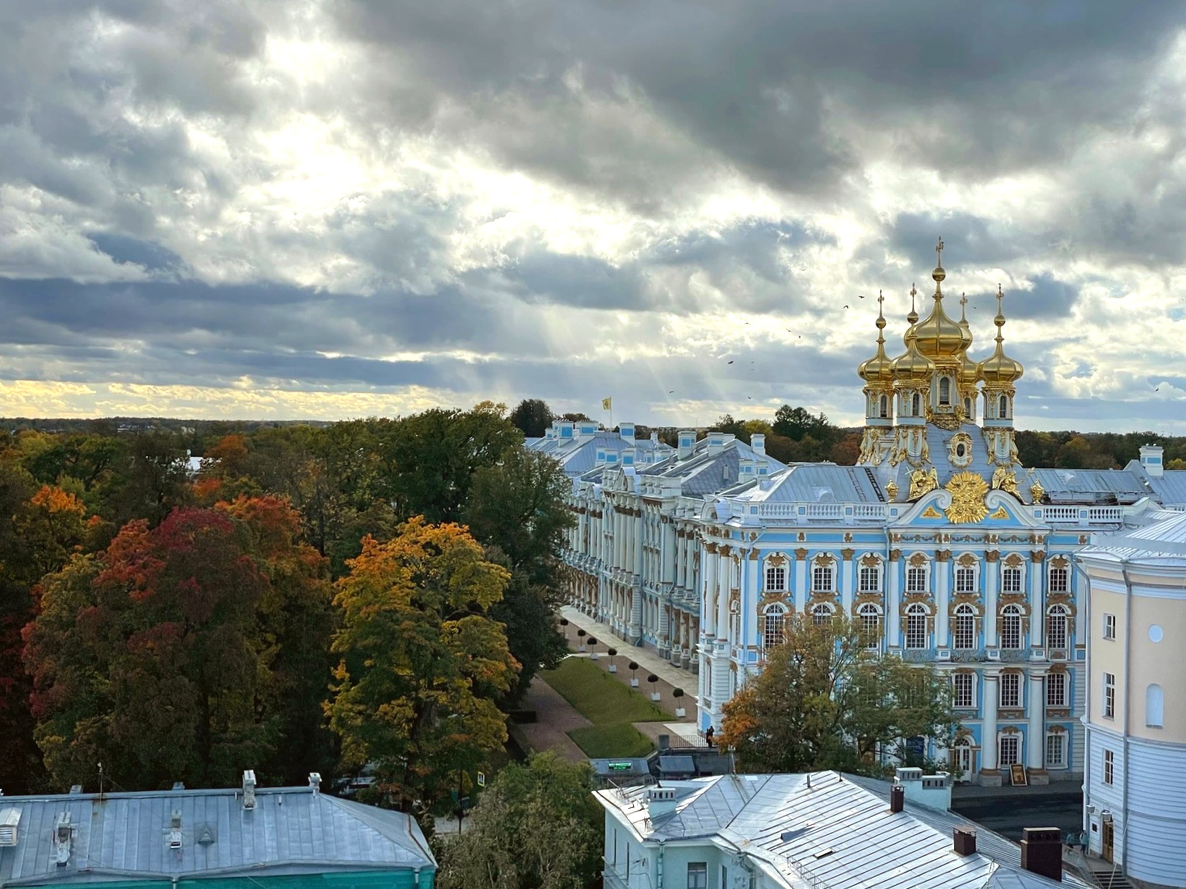 В Екатерининский и Александровский дворцы — из Петербурга