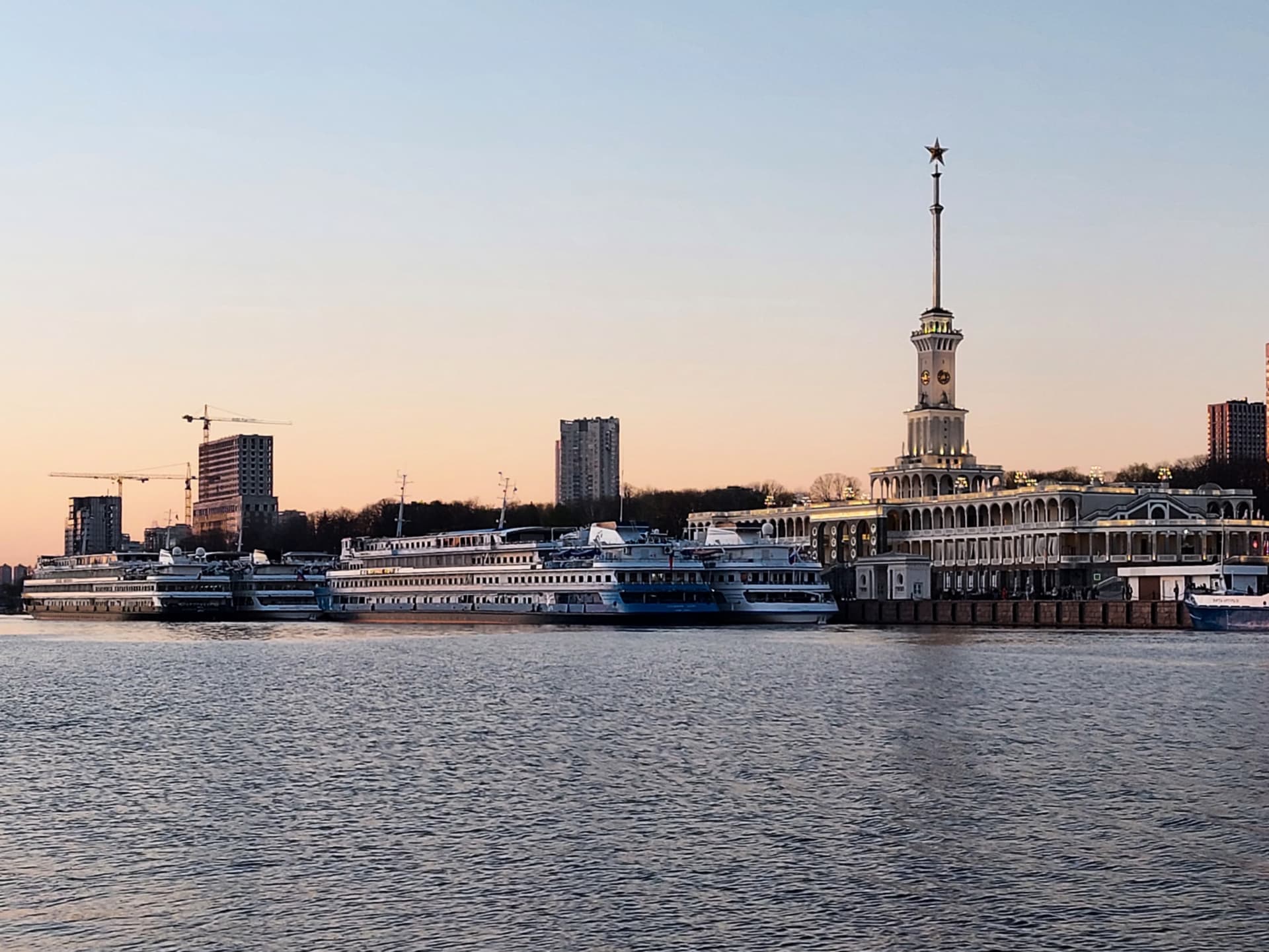 Канал имени Москвы: история и современность — с прогулкой на теплоходе
