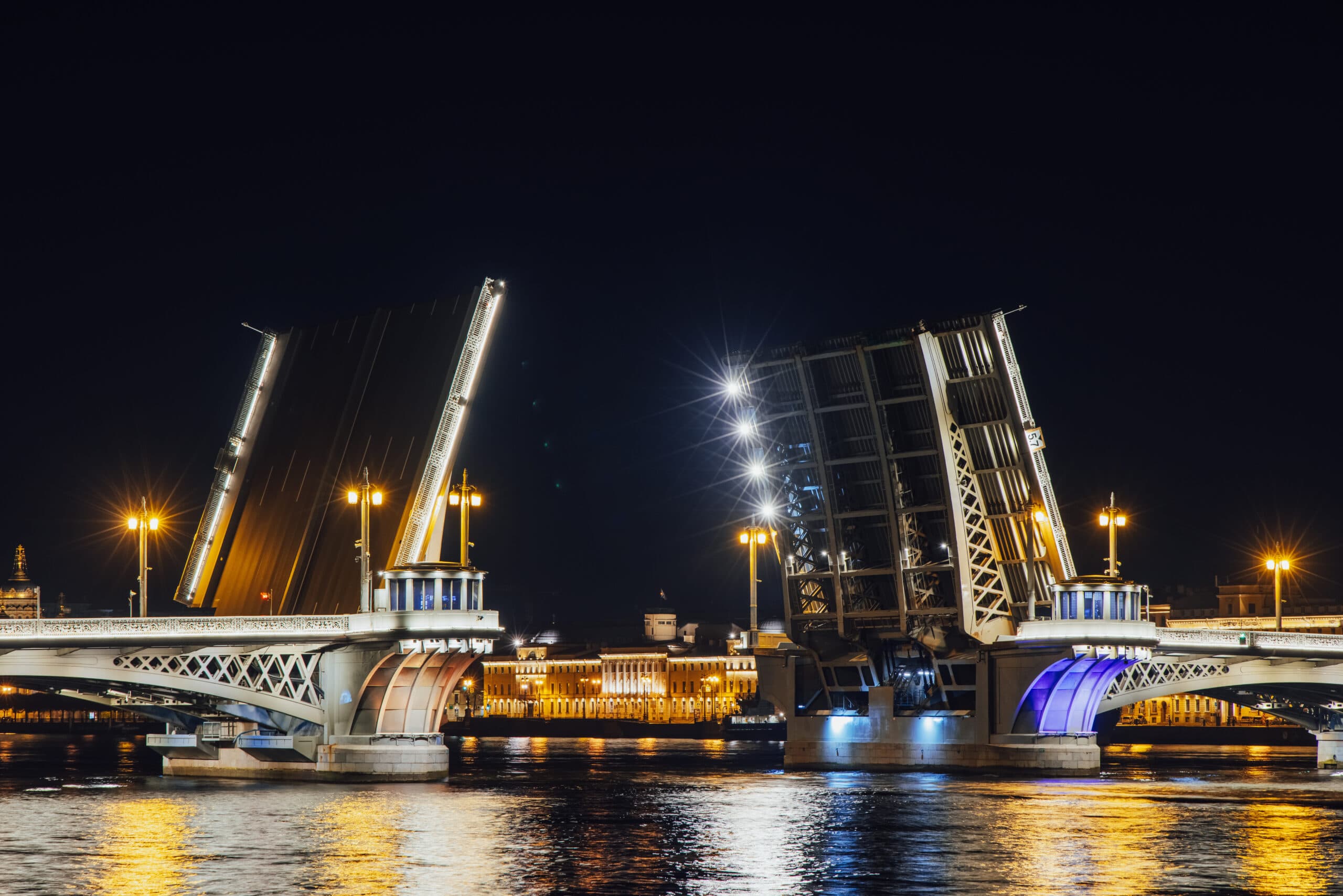 К разведённым мостам Петербурга — через порт