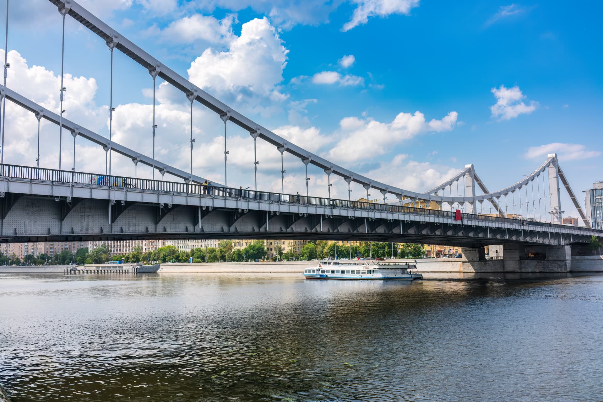 На теплоходе от Крымского моста до Москва-Сити