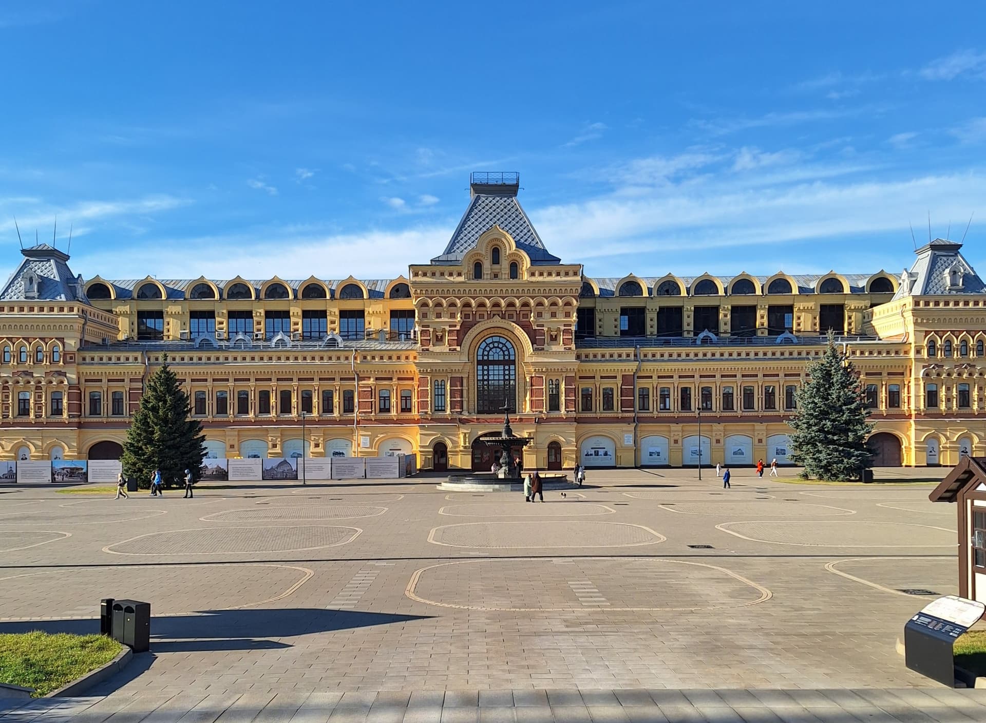 Ярмарка контрастов в Нижнем Новгороде: две грани, два мира, две реки