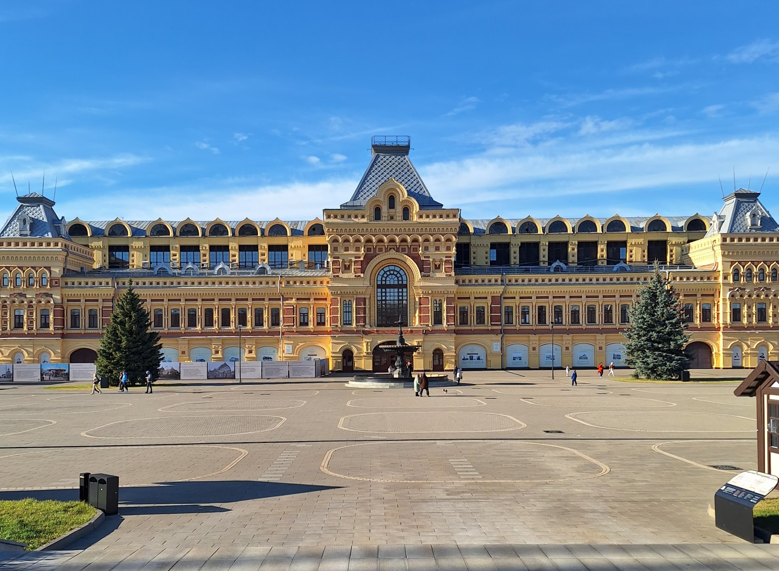 Ярмарка контрастов в Нижнем Новгороде: две грани, два мира, две реки