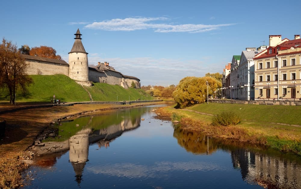 Обзорная пешеходная экскурсия по Кремлю и центру Пскова