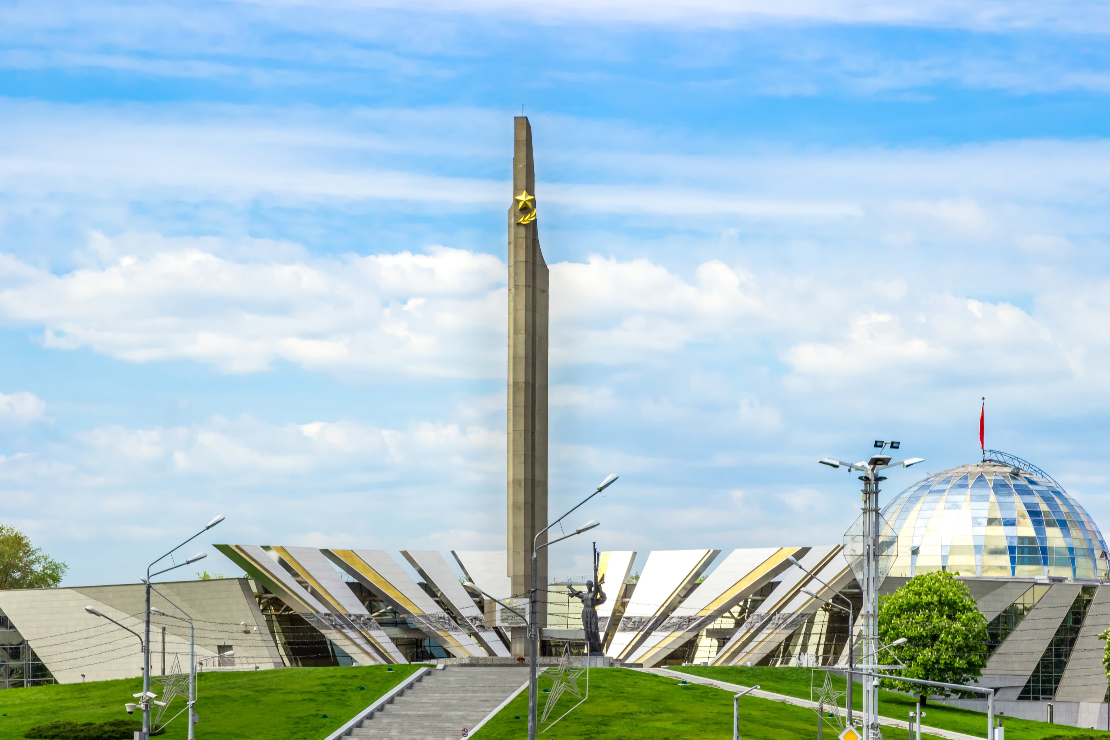 Обзорная автомобильная экскурсия «Минск — город-герой»