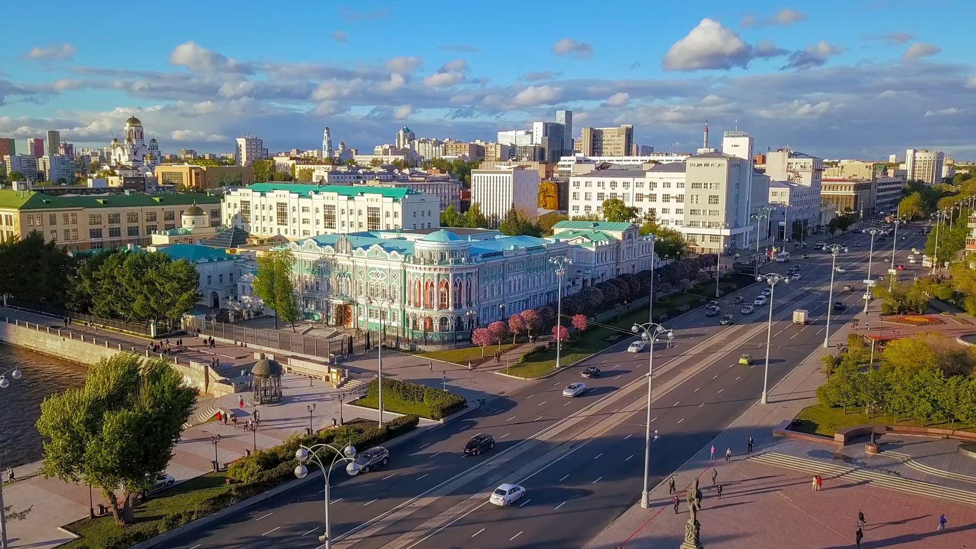 Все грани Екатеринбурга на автомобиле
