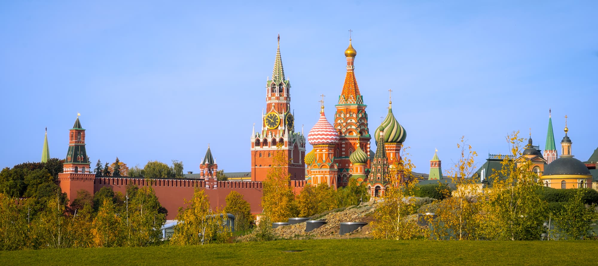 Красная площадь и парк «Зарядье»
