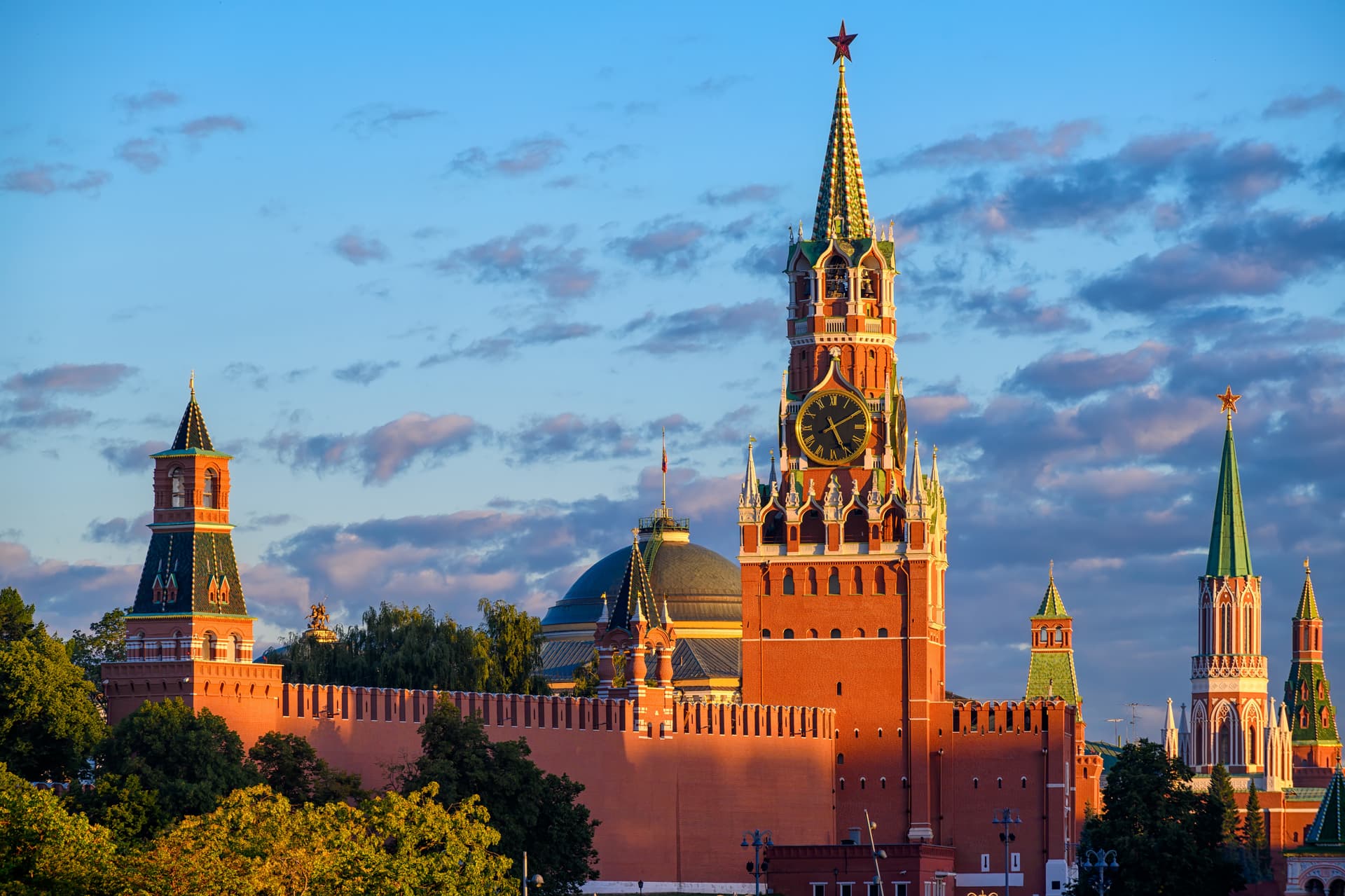 Сквозь века вокруг Кремля: экскурсия для детей и взрослых