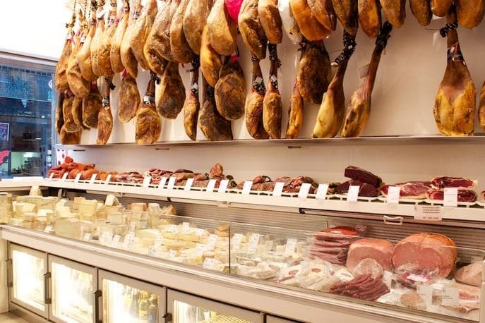 Сыры и хамон легендарной марки Joselito под дивное вино