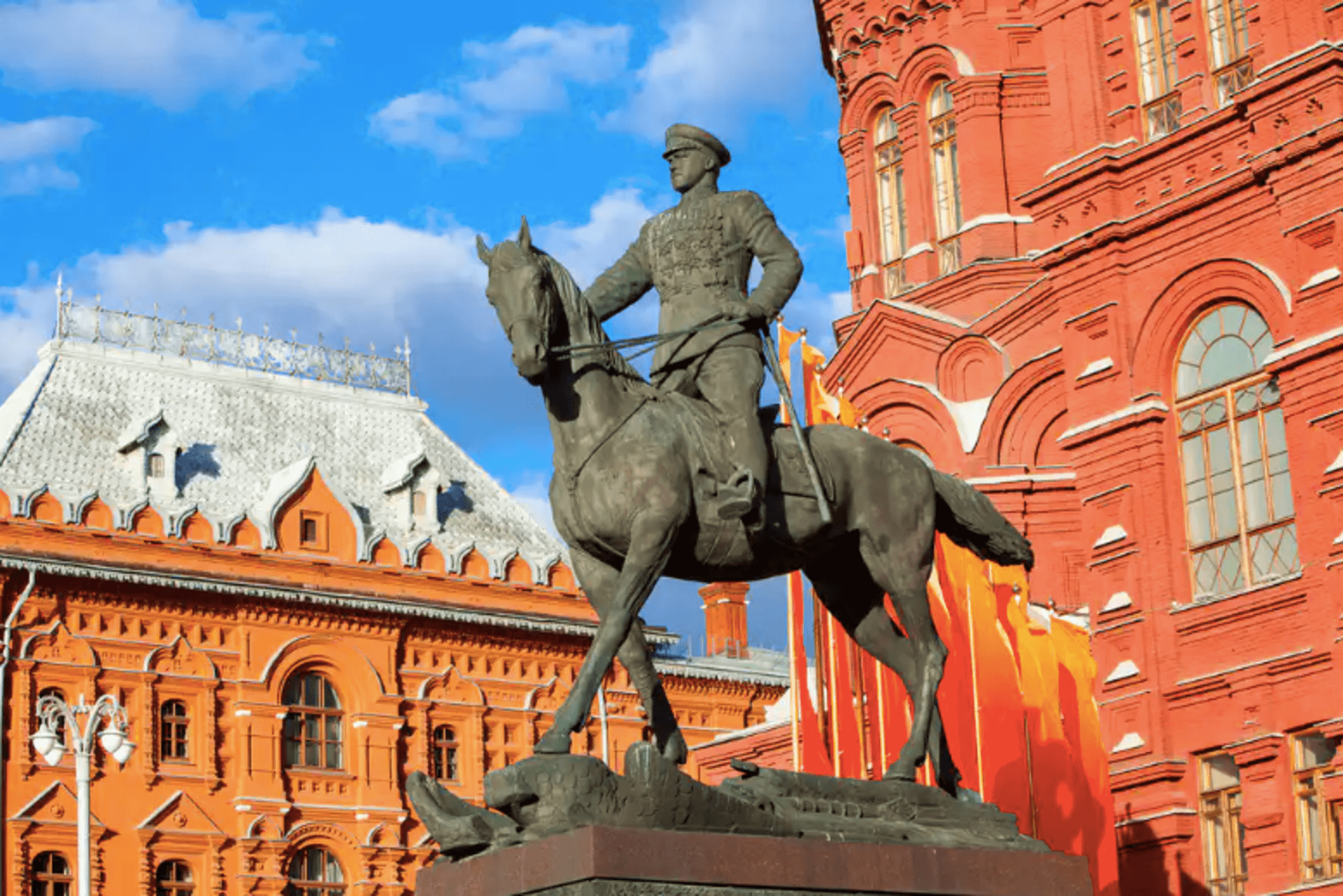 Квест-прогулка «Пропавшие страницы Красной площади»