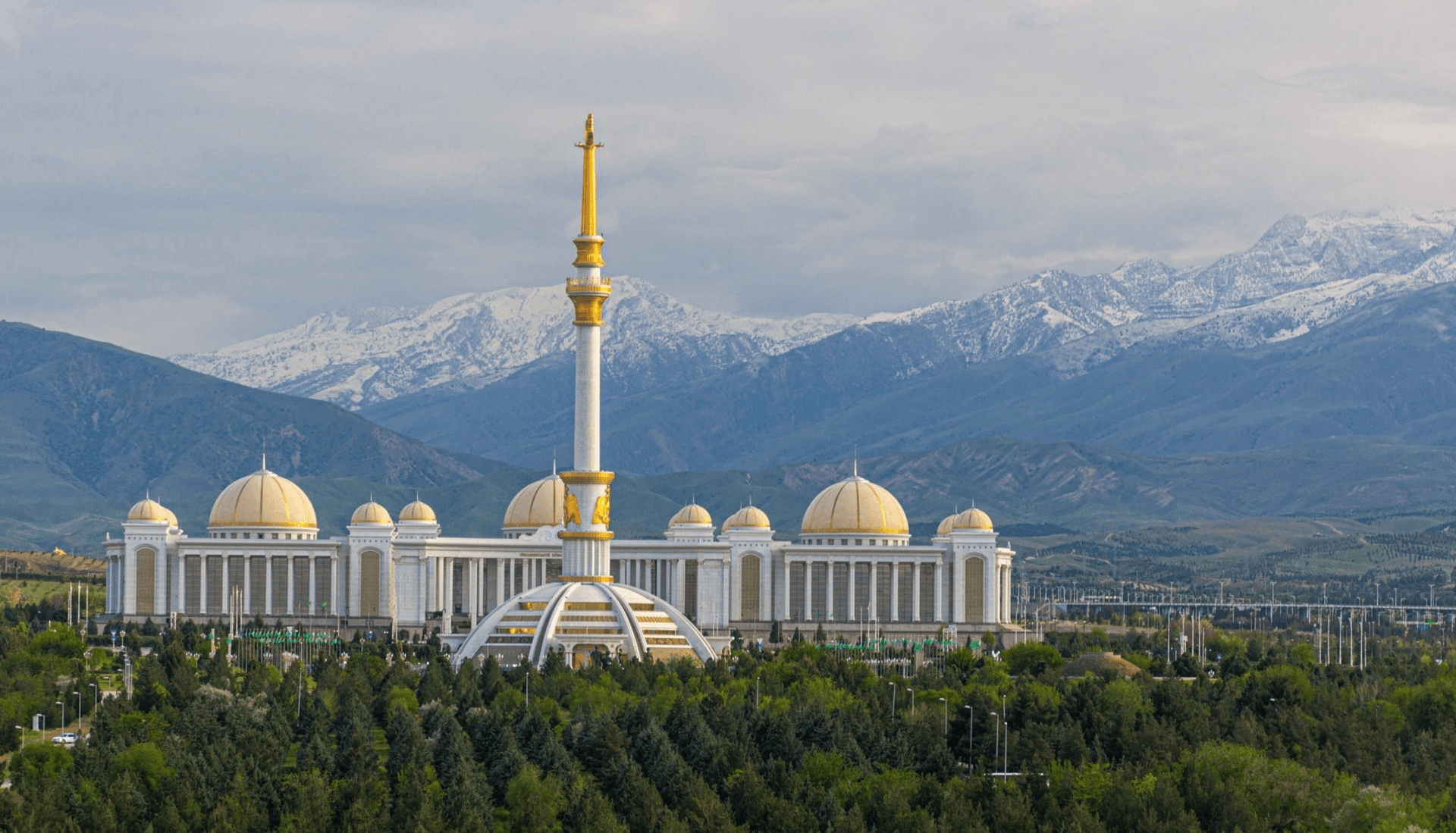 Мини-группой по Туркменистану: столица, древние города, горы и море