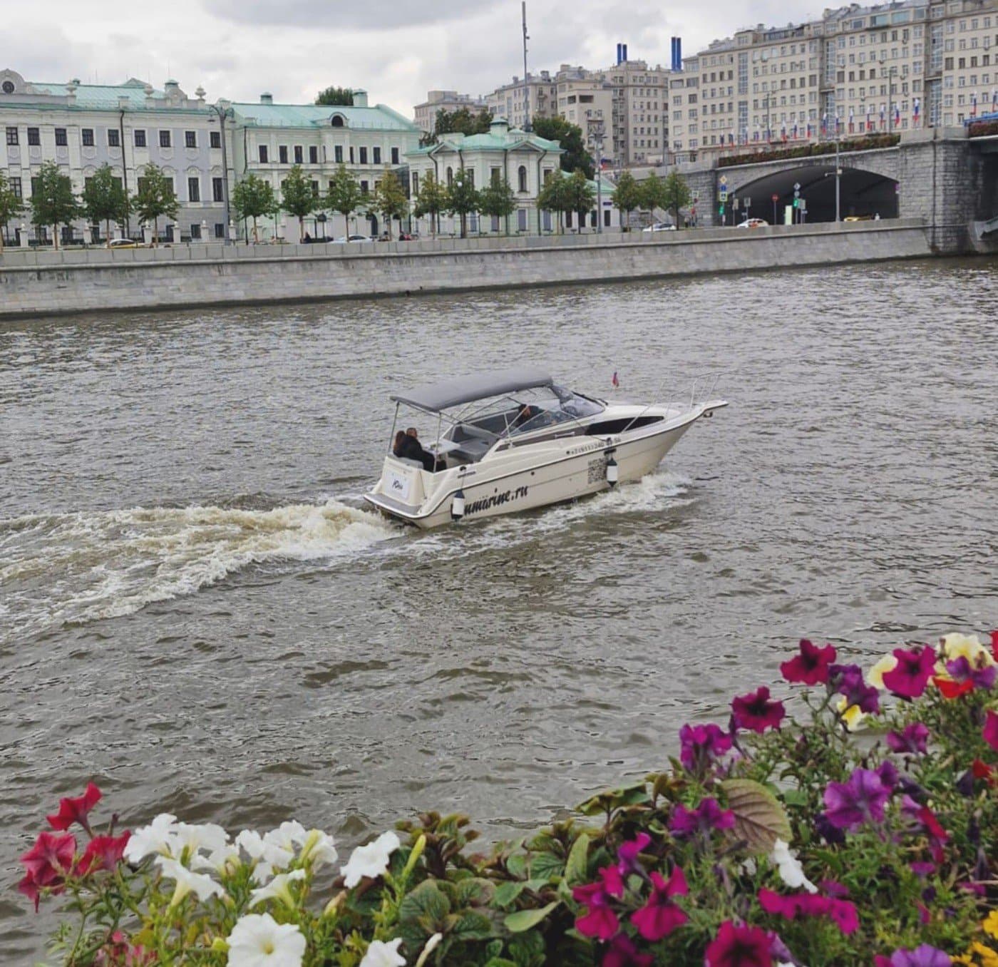 Москва в ладонях: прогулка на катере
