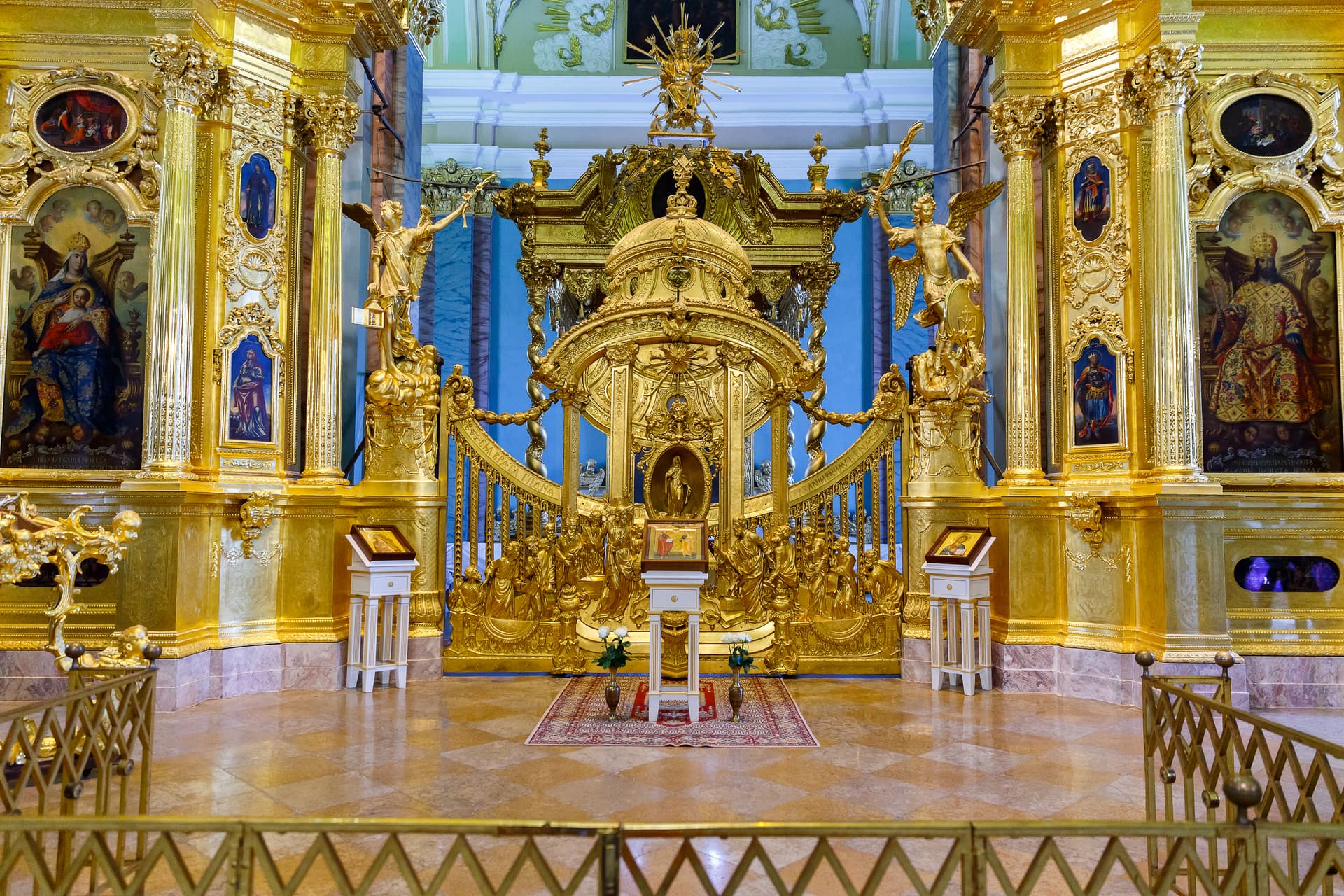 Петропавловская крепость: собор и тюрьма