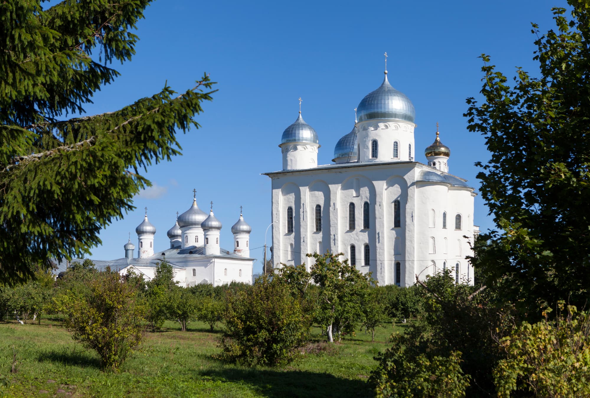 Хутынский и Юрьев монастыри — древние святыни Великого Новгорода (на вашем авто)