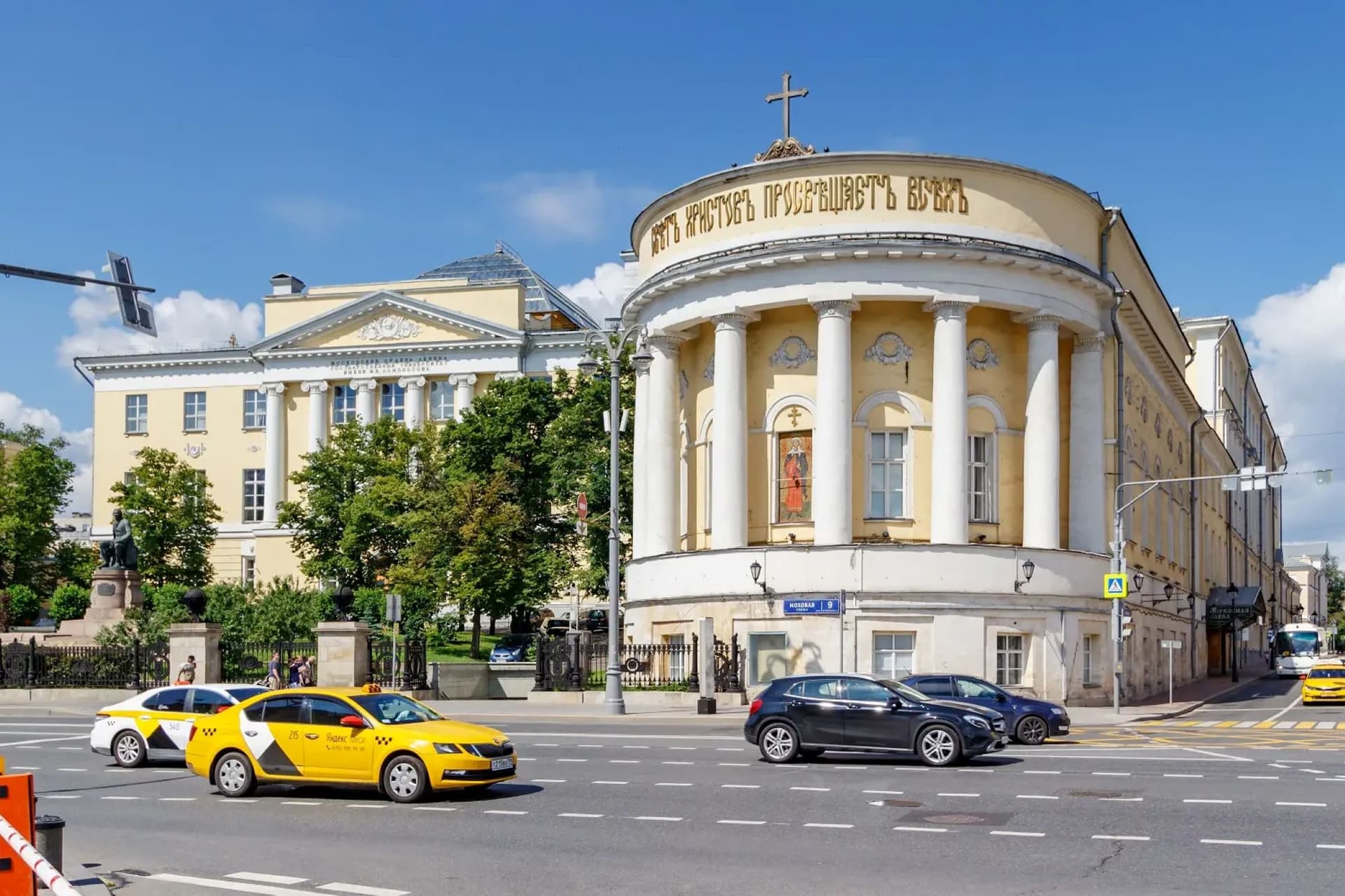 Большая Никитская — в гости к московским аристократам