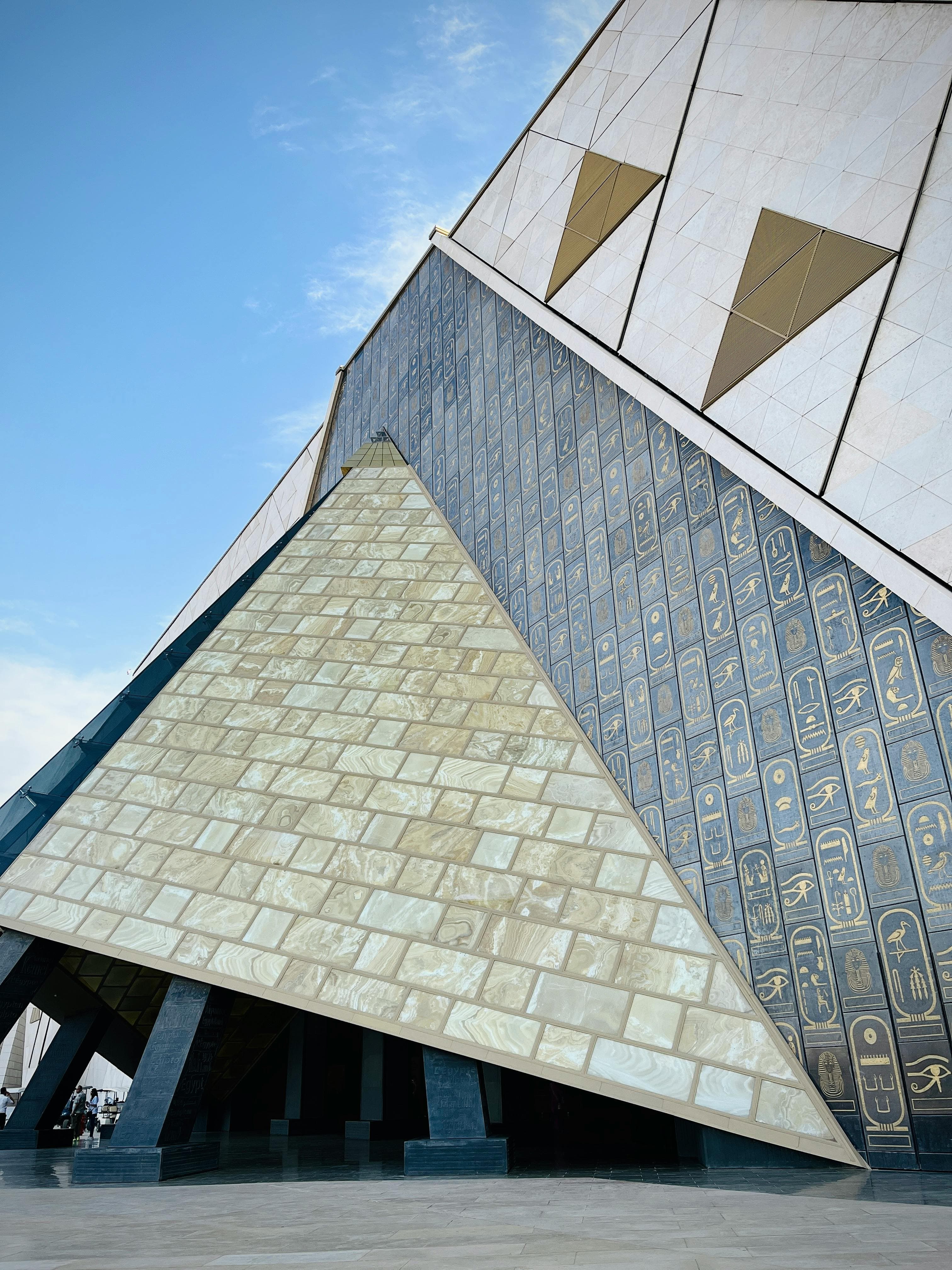 Новый Большой Египетский музей, пирамиды и Великий сфинкс