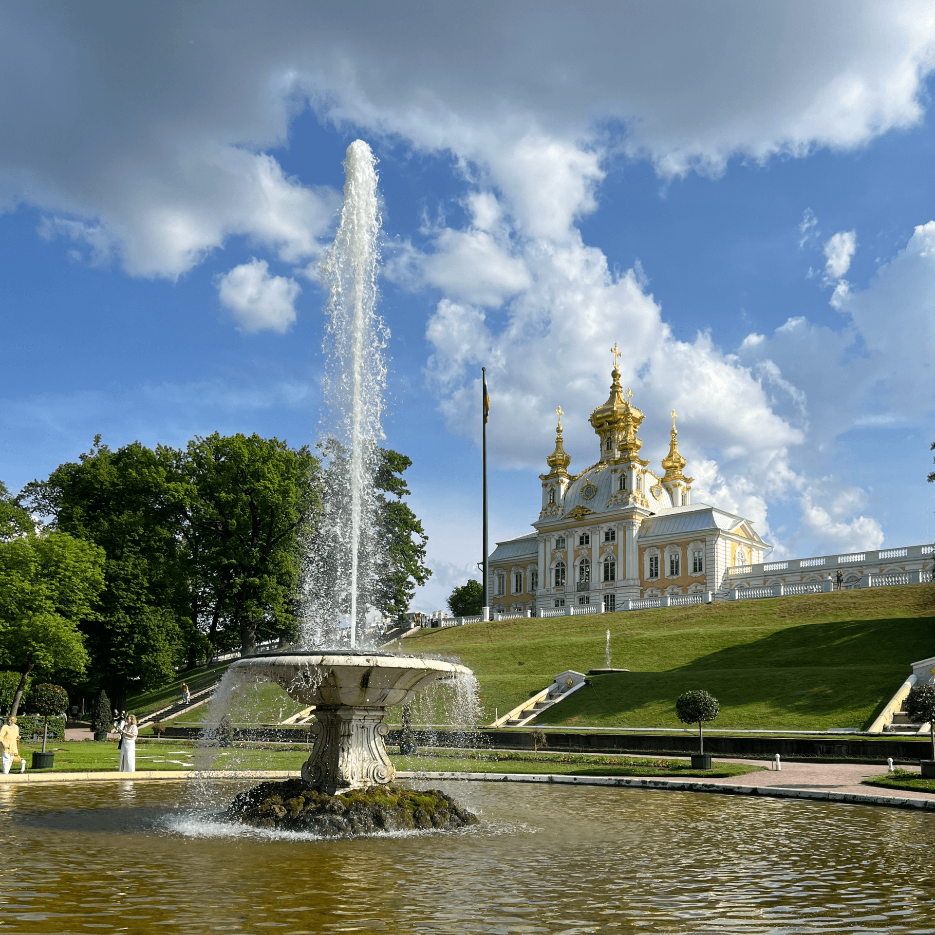 Фотопрогулка по Петергофу «Волшебство фонтанов и аллей»