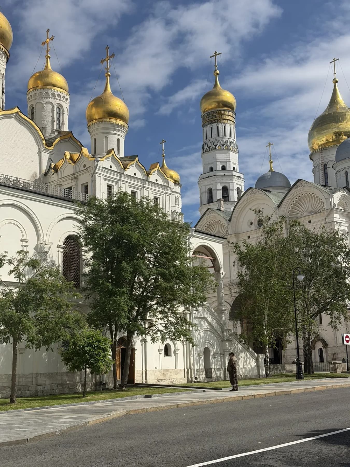 Детская экскурсия по территории Кремля