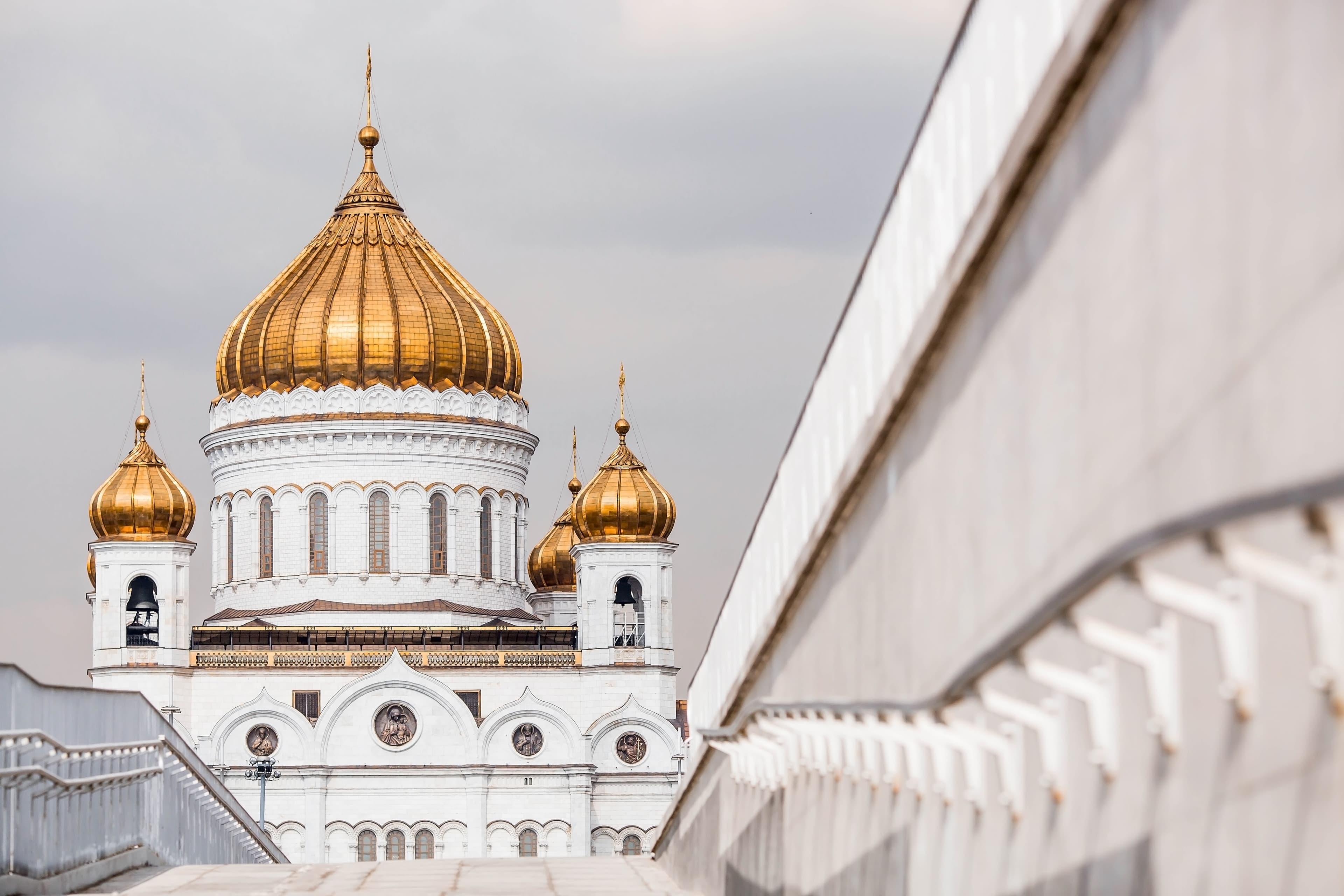 Символ духовности России — храм Христа Спасителя в Москве