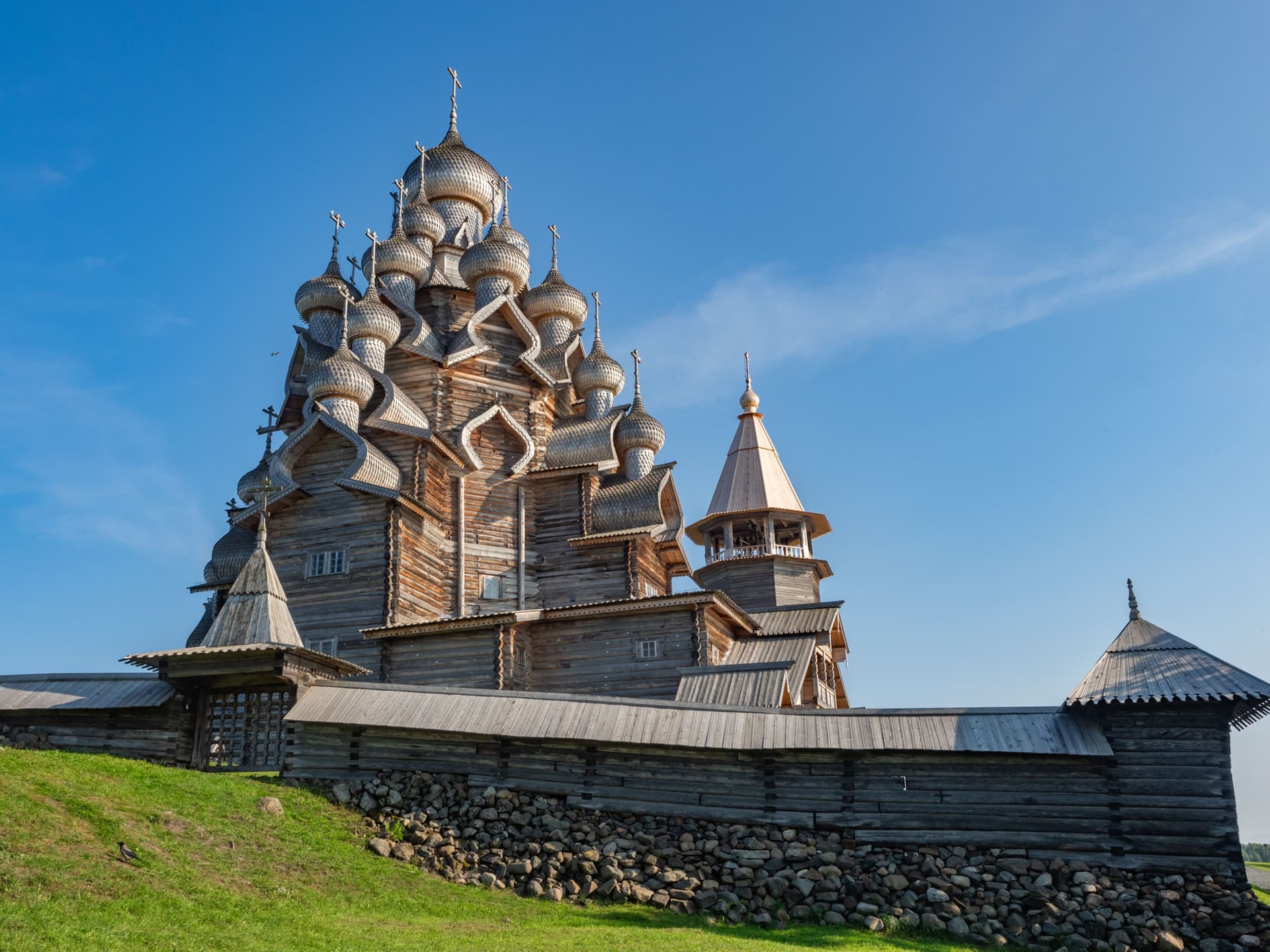 Кижи, шунгит, «Любовь и голуби» — день на русском Севере