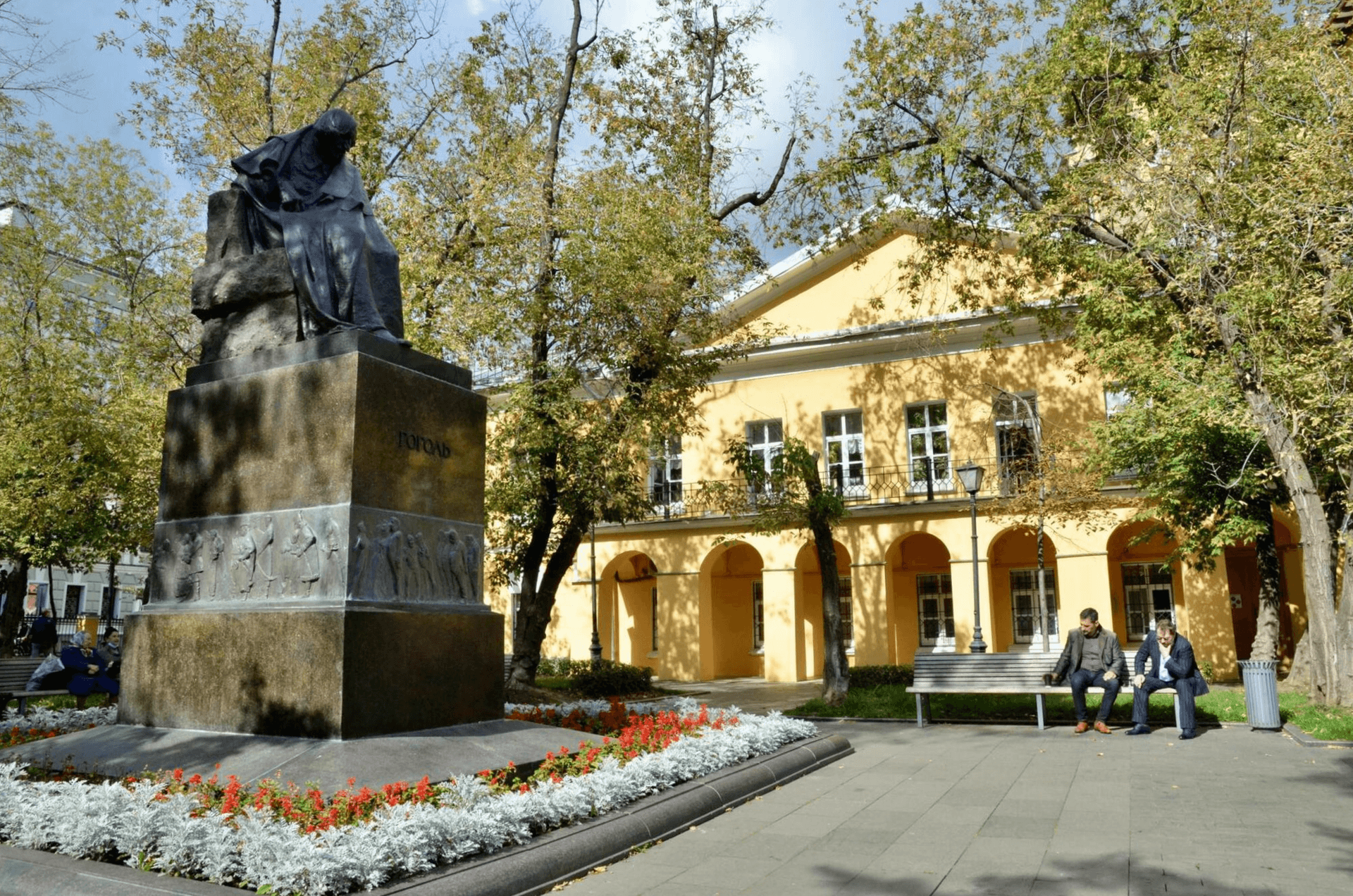 Прогулка по Никитскому бульвару