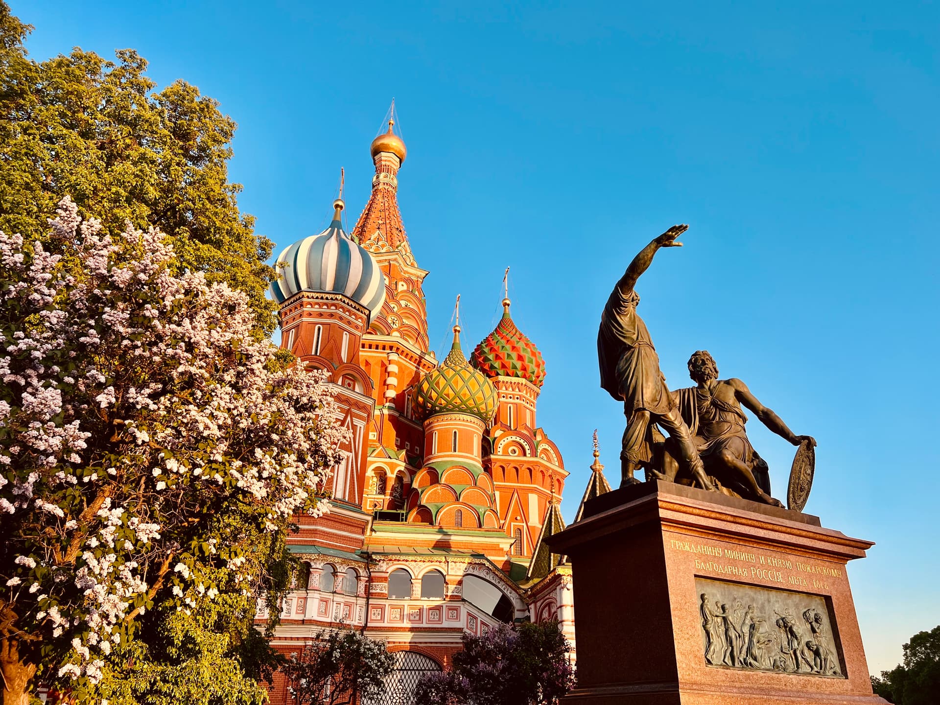 Путь к сердцу Москвы: Красная площадь и Никольская улица