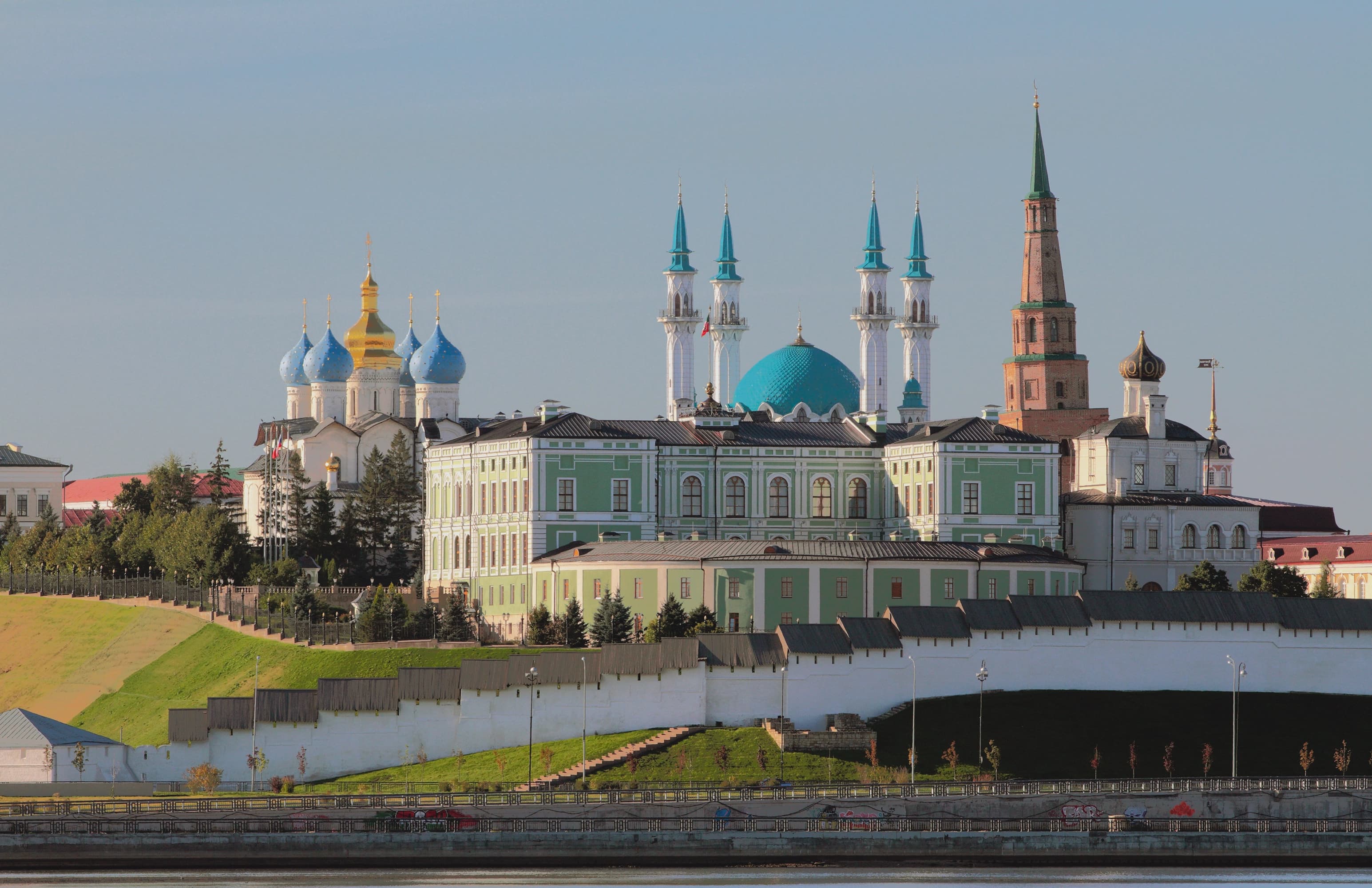 Казанский кремль пешком: история и легенды