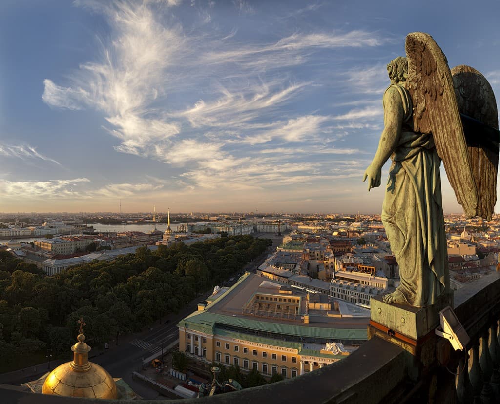 В главной роли — Петербург!