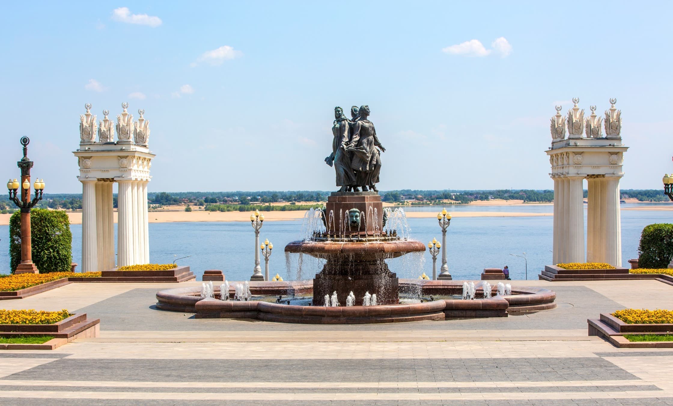 По центральной набережной Волгограда