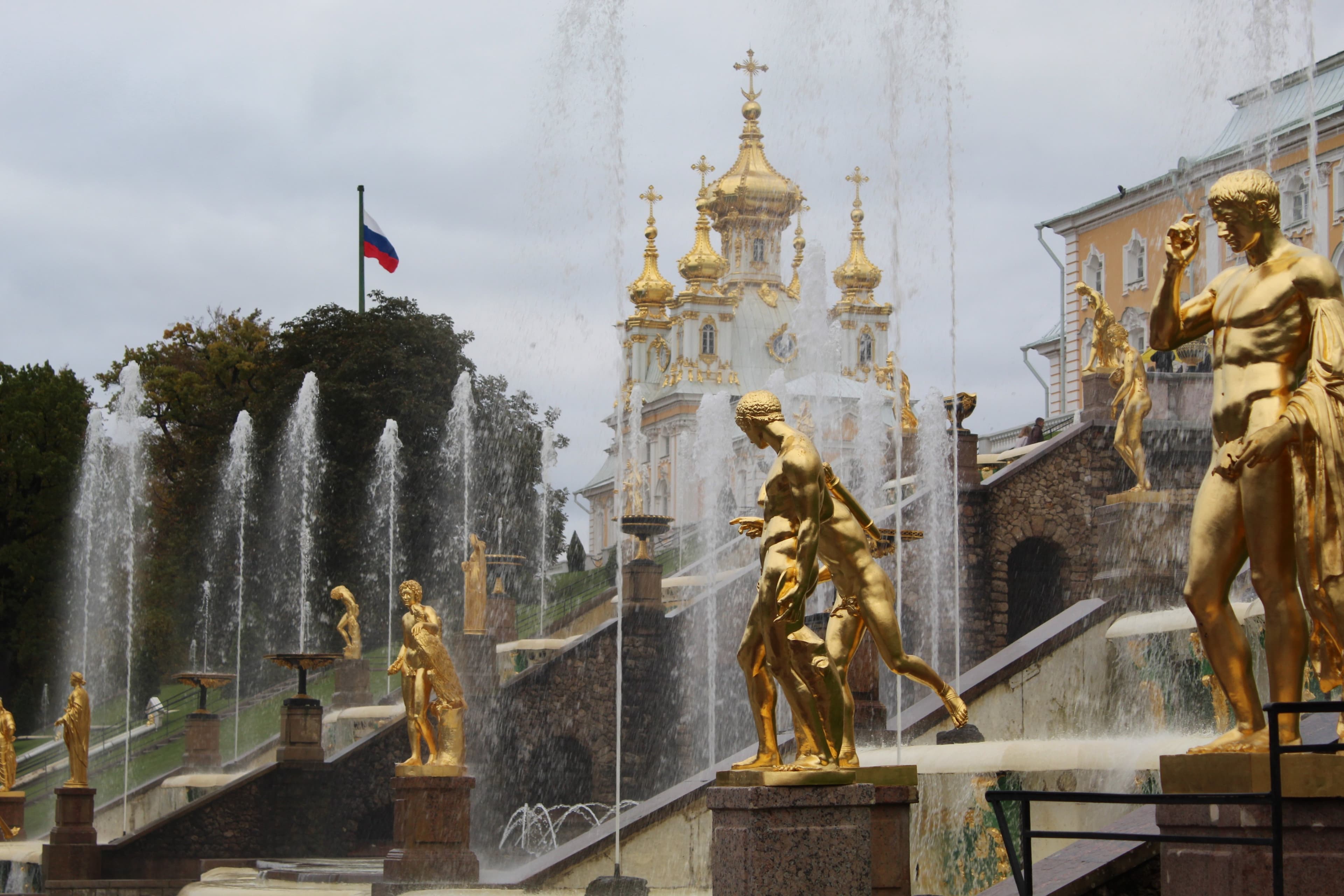 Из Санкт-Петербурга — в царство фонтанов Петергофа